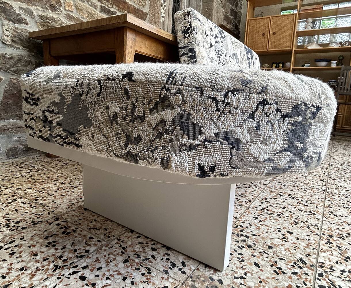 Bench, seat, 3 meters long, high quality, contemporary design.