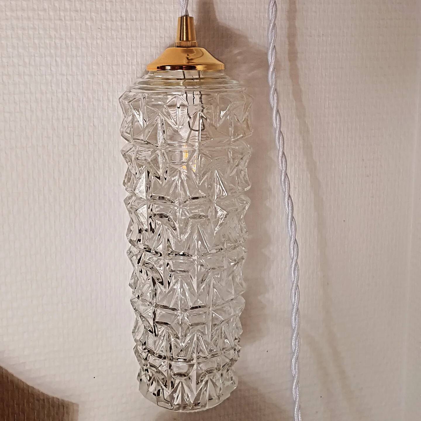 Chiseled glass walking lamp