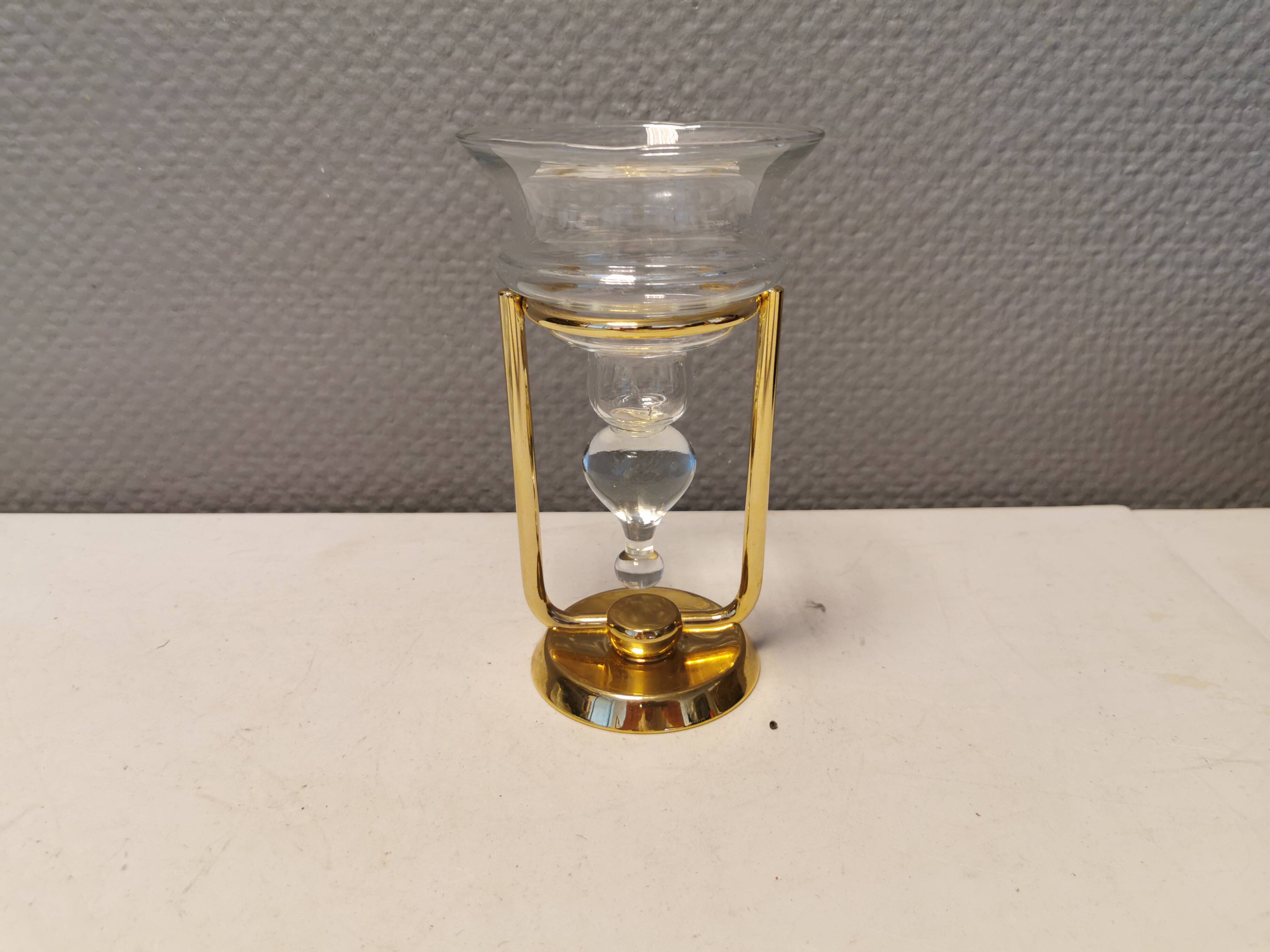 Bougeoir mural en métal plaqué or 24 carats et verre. par le danois altecco