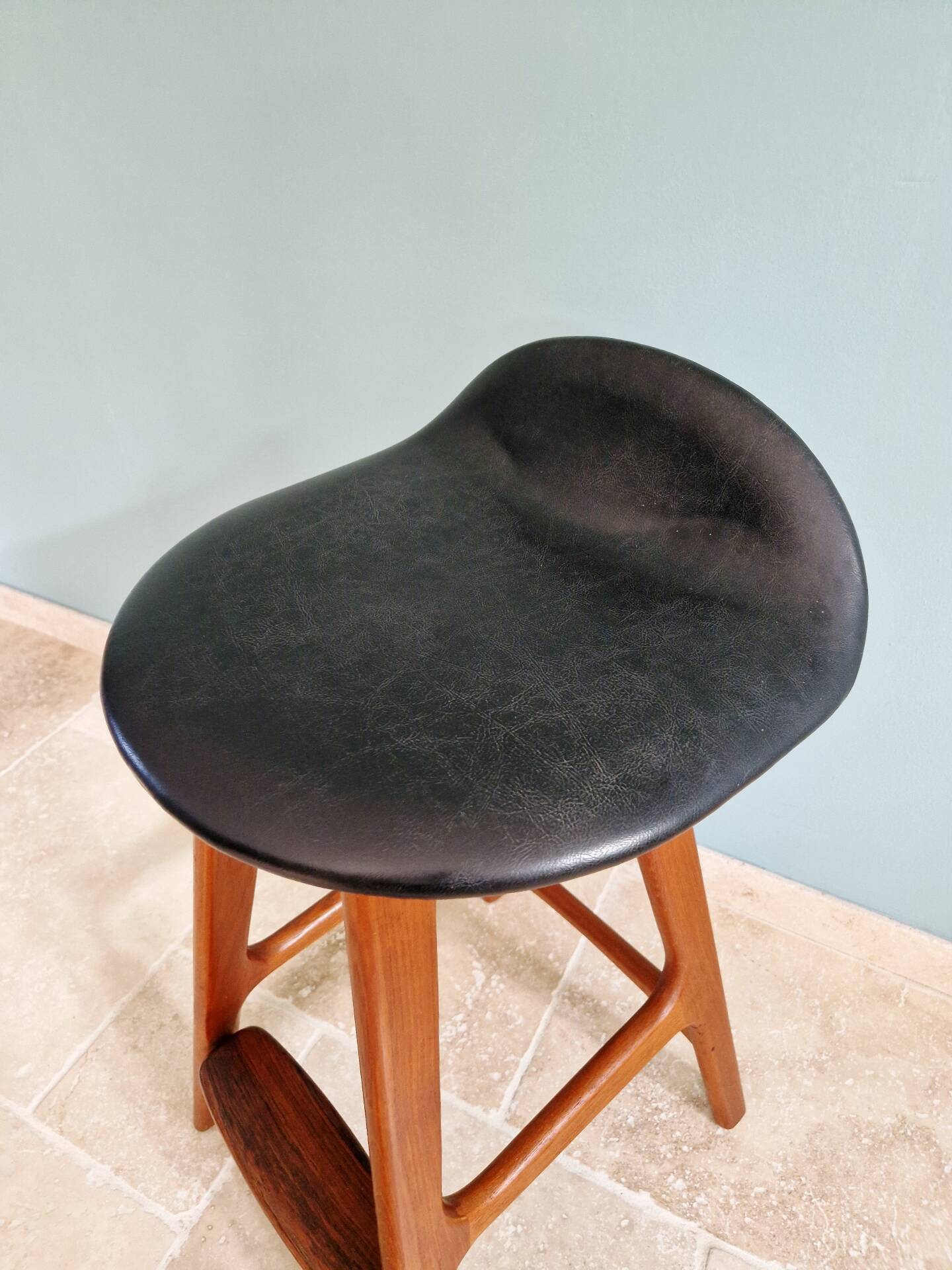 Scandinavian stool in solid teak, design by Erik Buch, Denmark, 1960.