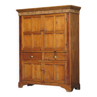 Georgian pine wardrobe, around 1780