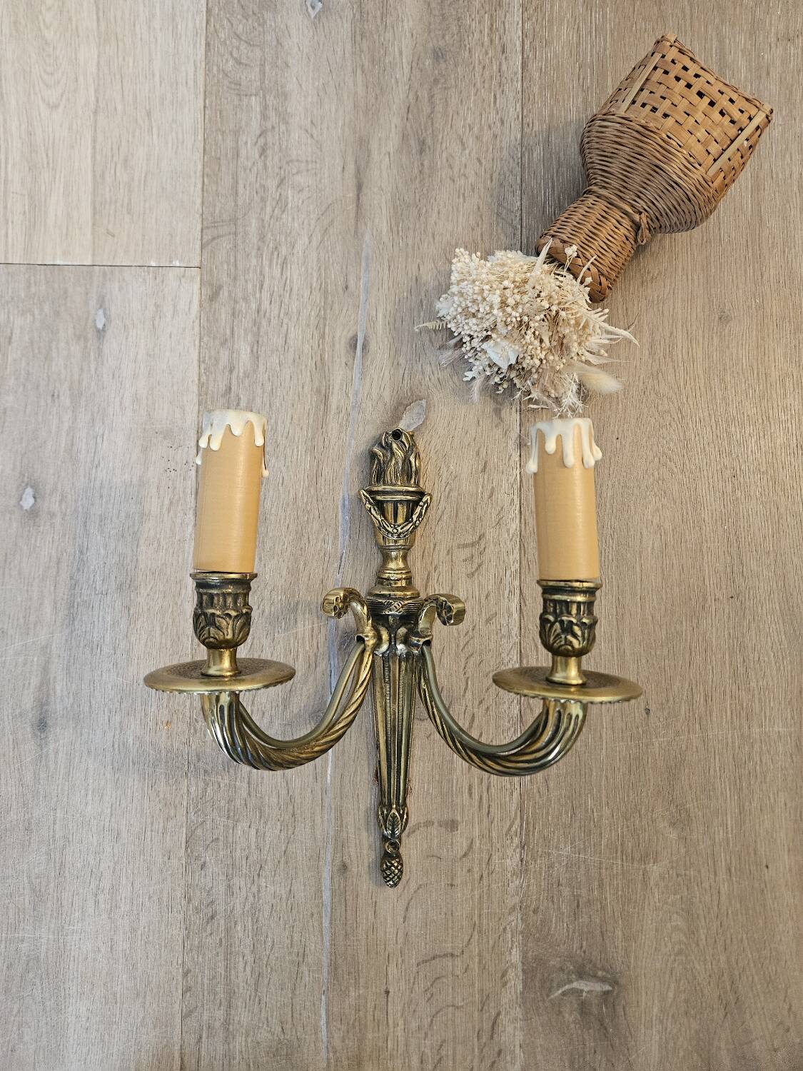 Rocaille style bronze wall lamp