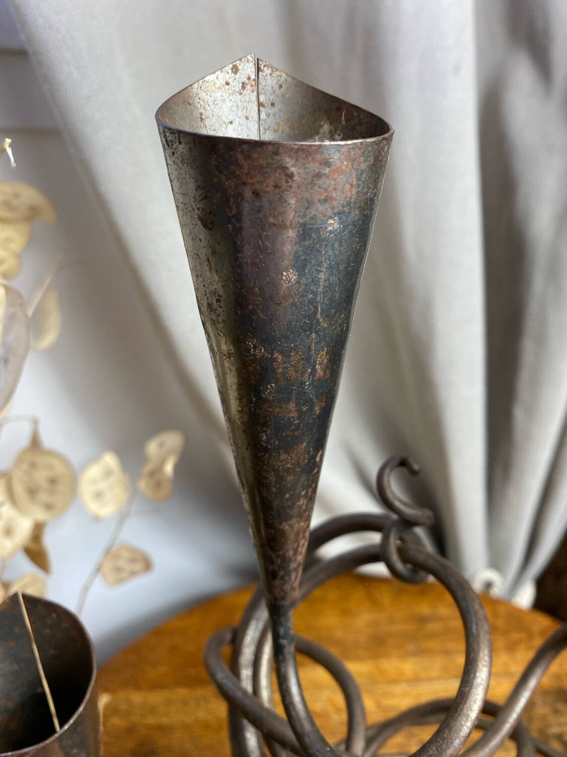 Triple-entwined iron chandelier