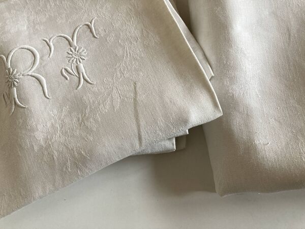 Nappe et 8 serviettes en damas de lin brodées RT vers 1900
