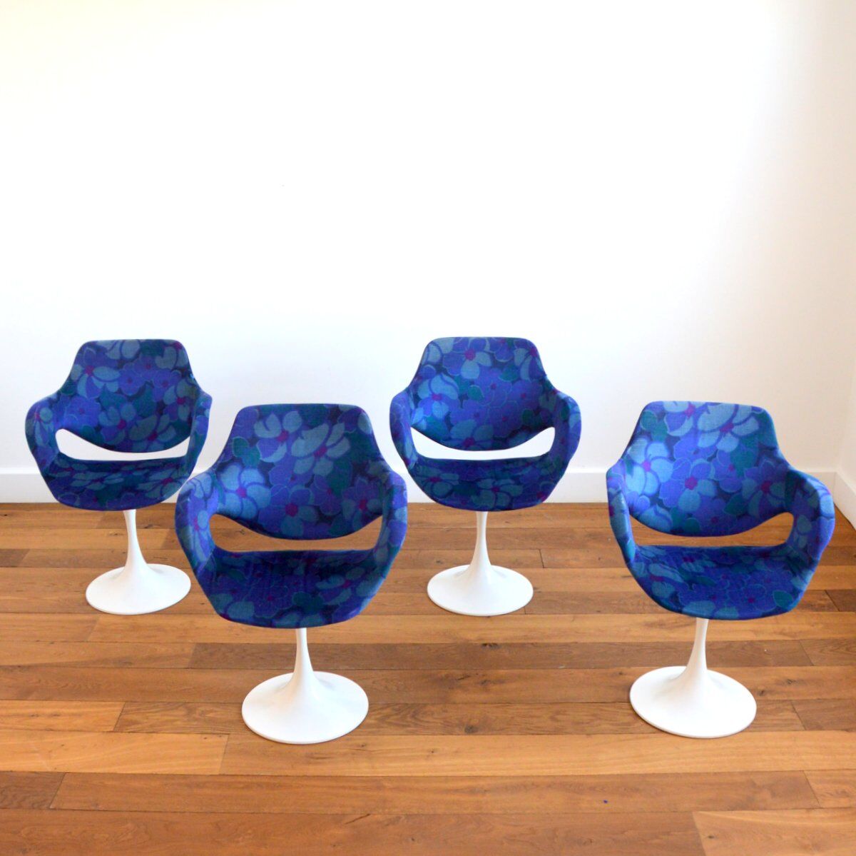 Suite of 4 armchairs feet tulip 1960s