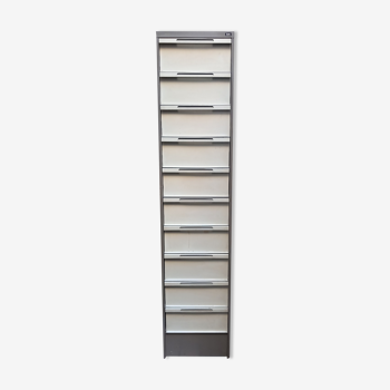 Metal locker with 10 flaps