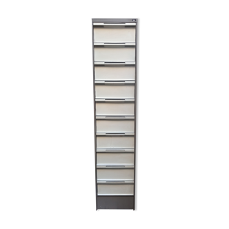 Metal locker with 10 flaps