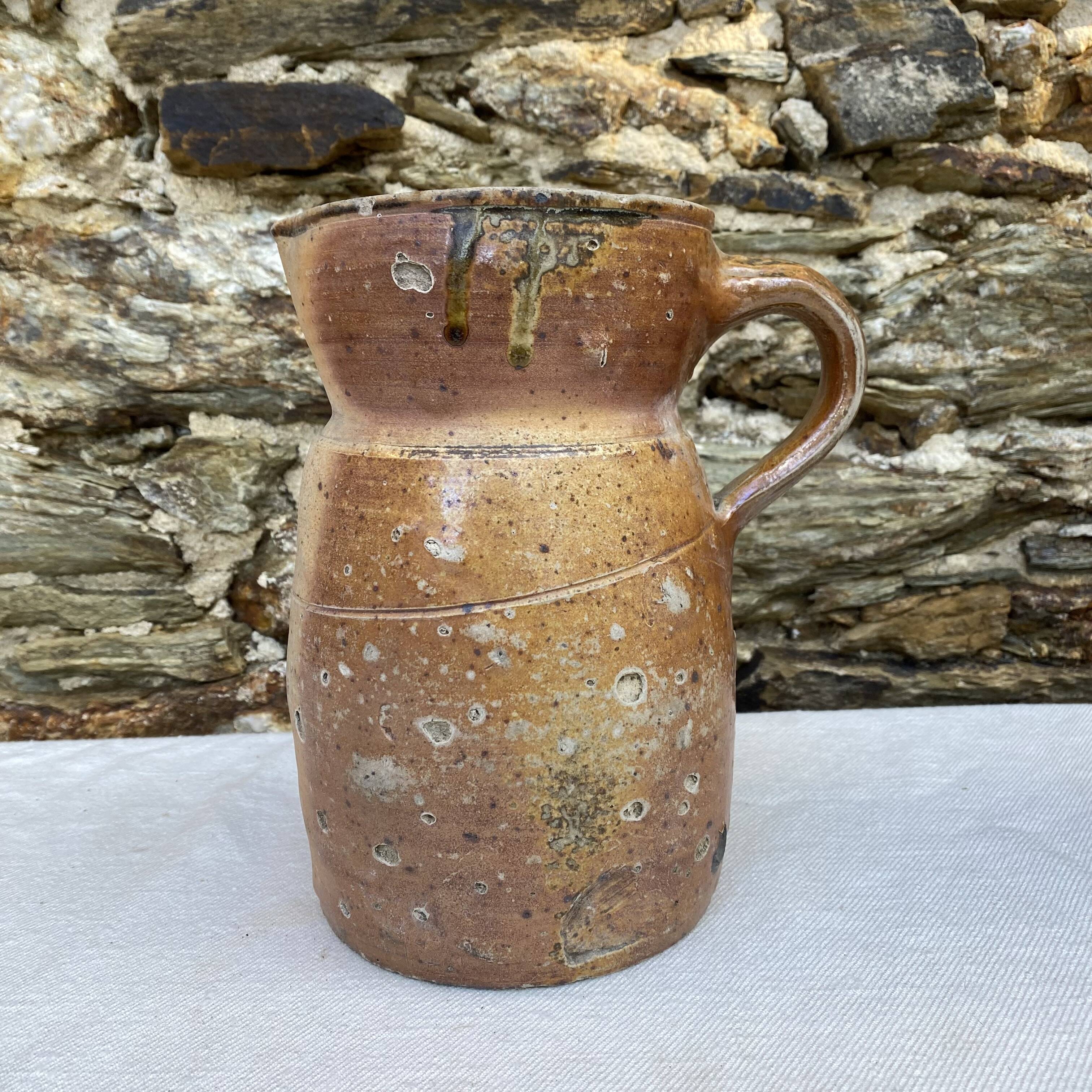Pichet ancien en grès pyreté