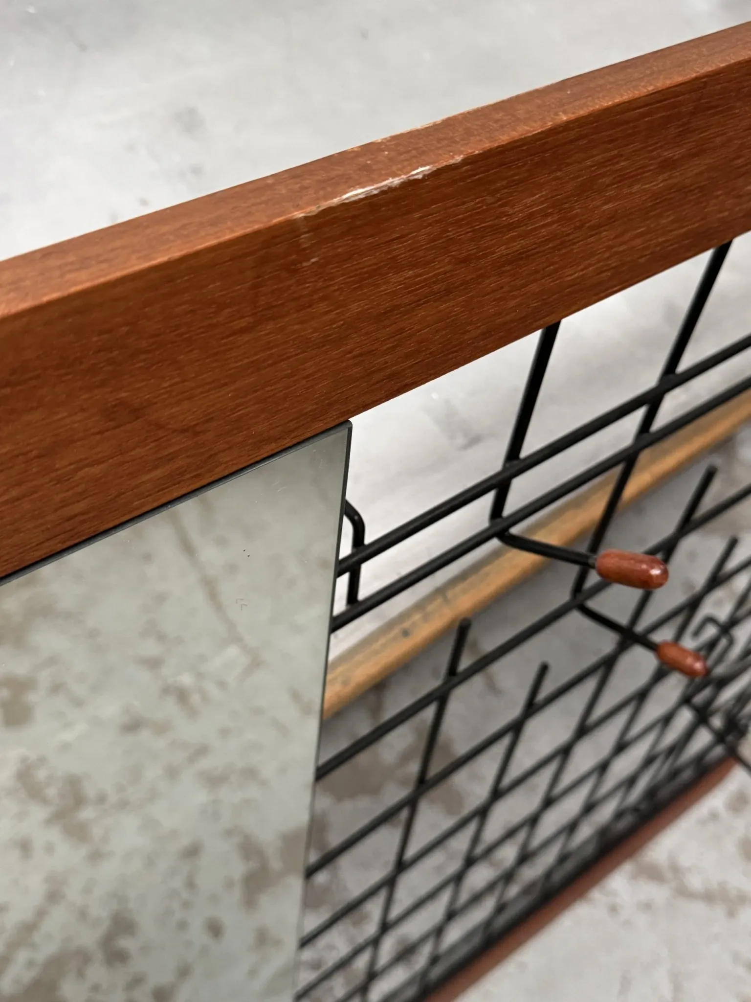 Wall-mounted coat rack