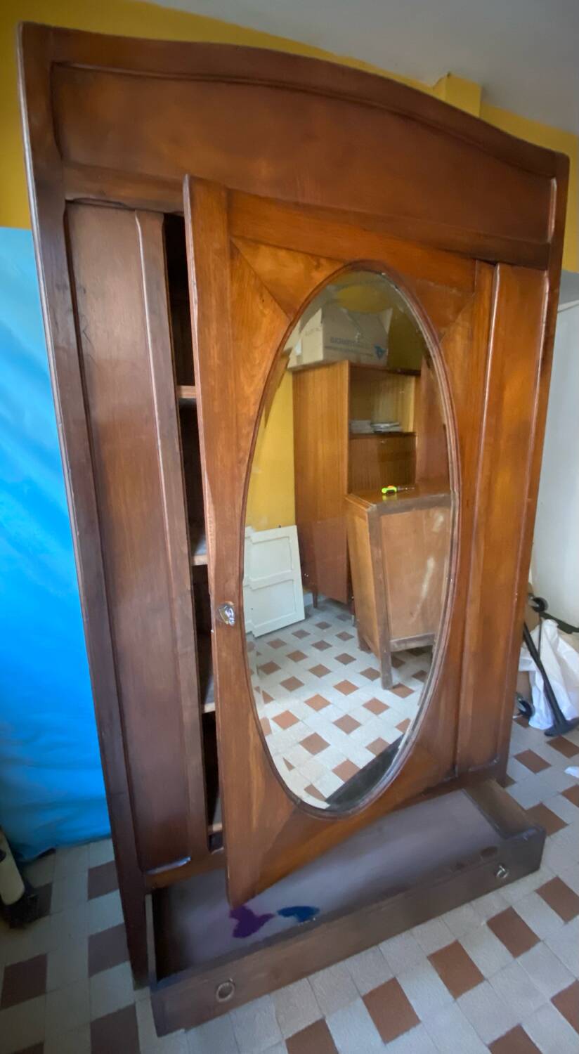 Oval mirror wardrobe