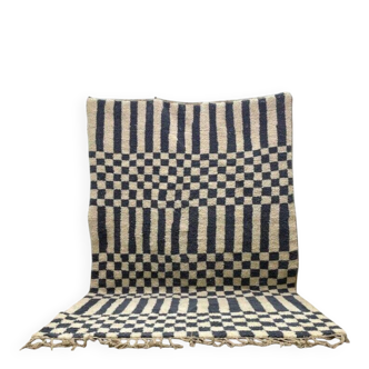 Handmade Moroccan Beni Ourain rug, size 140 x 260 cm.