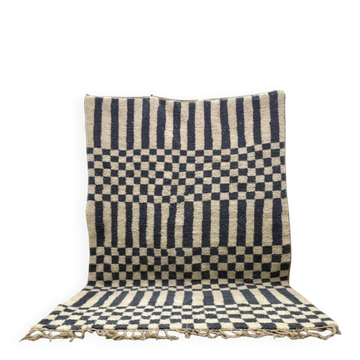 Handmade Moroccan Beni Ourain rug, size 140 x 260 cm.