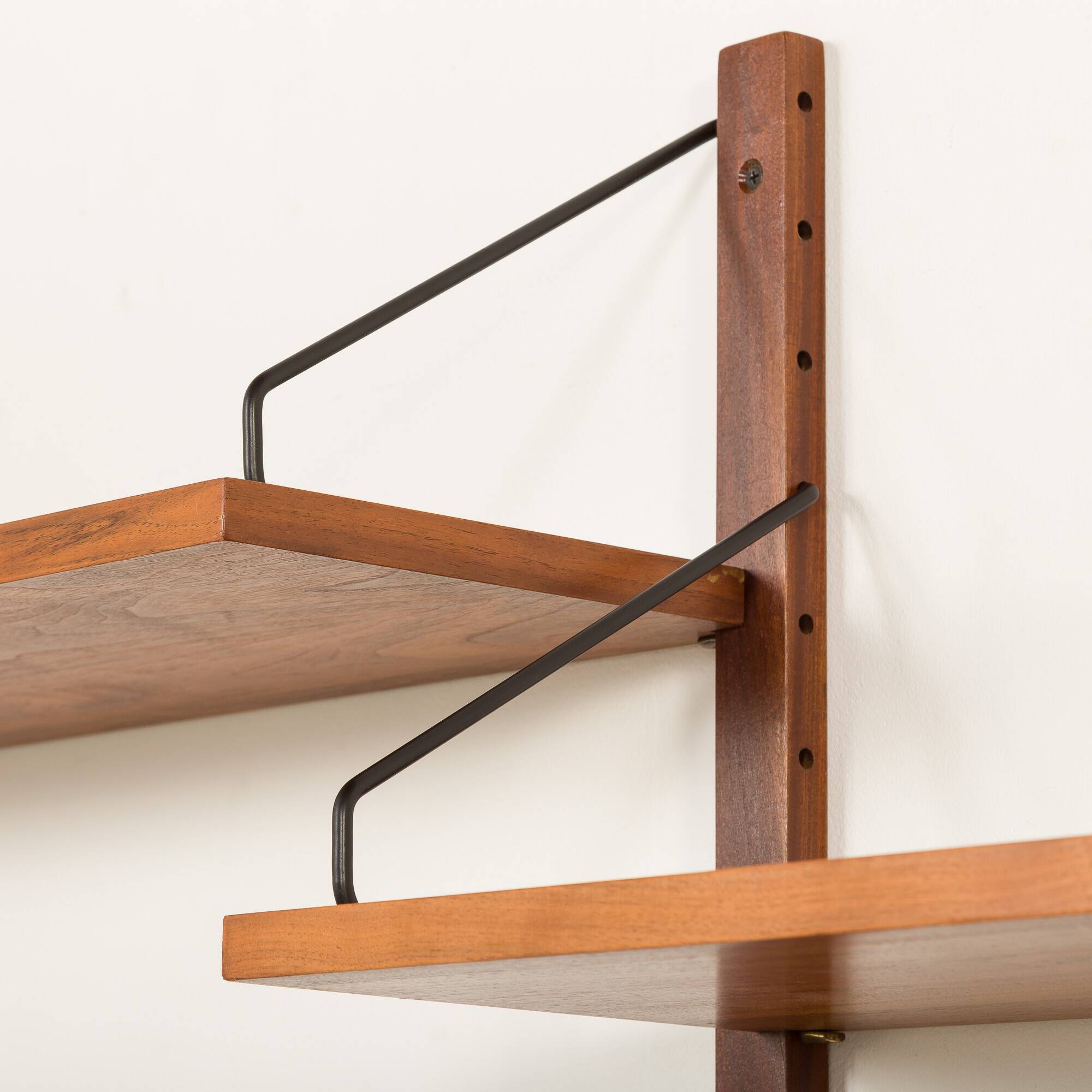 Poul Cadovius shelving unit with a desk in walnut for Cado, 1960s