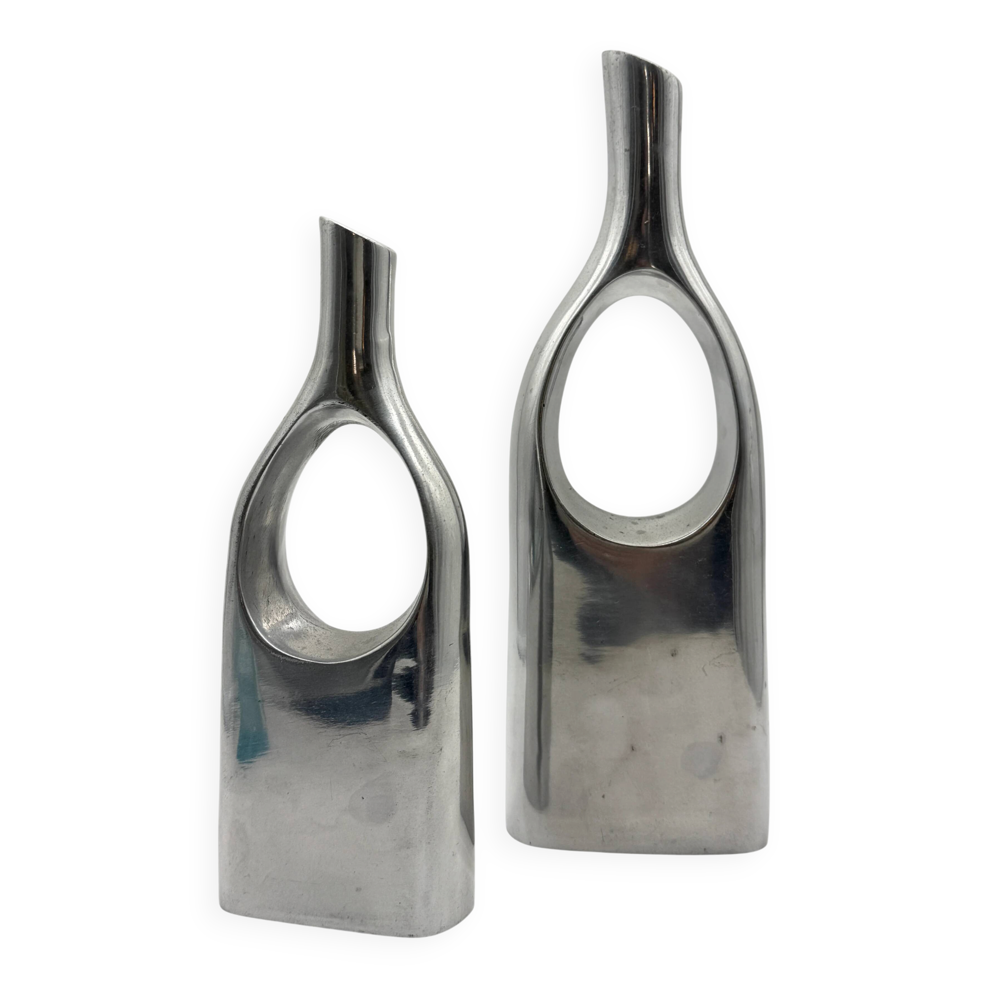 Pair of "drop" vases in aluminium cast, Italy, 1970s
