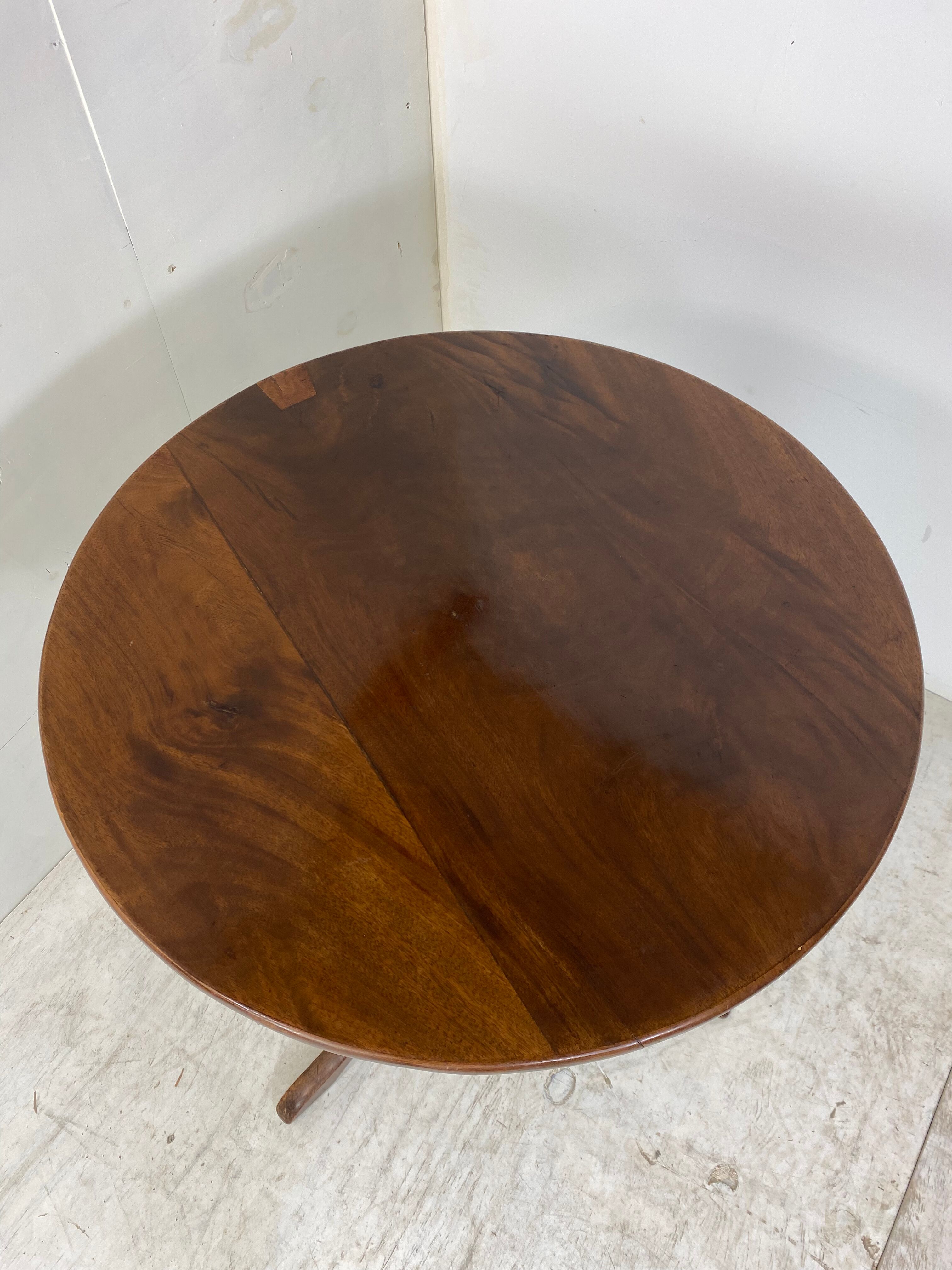 Table centrale circulaire inclinable antique George III