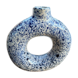 Round varnished flower vase