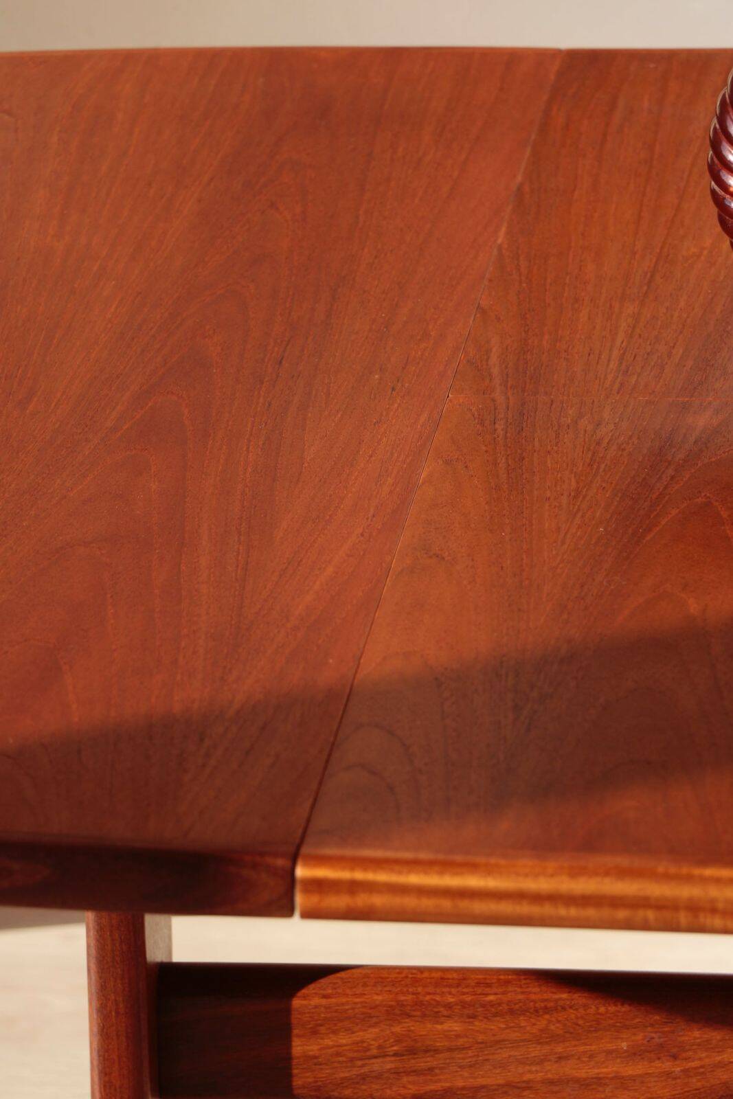 Oval dining table – 6 to 8 people – G Plan