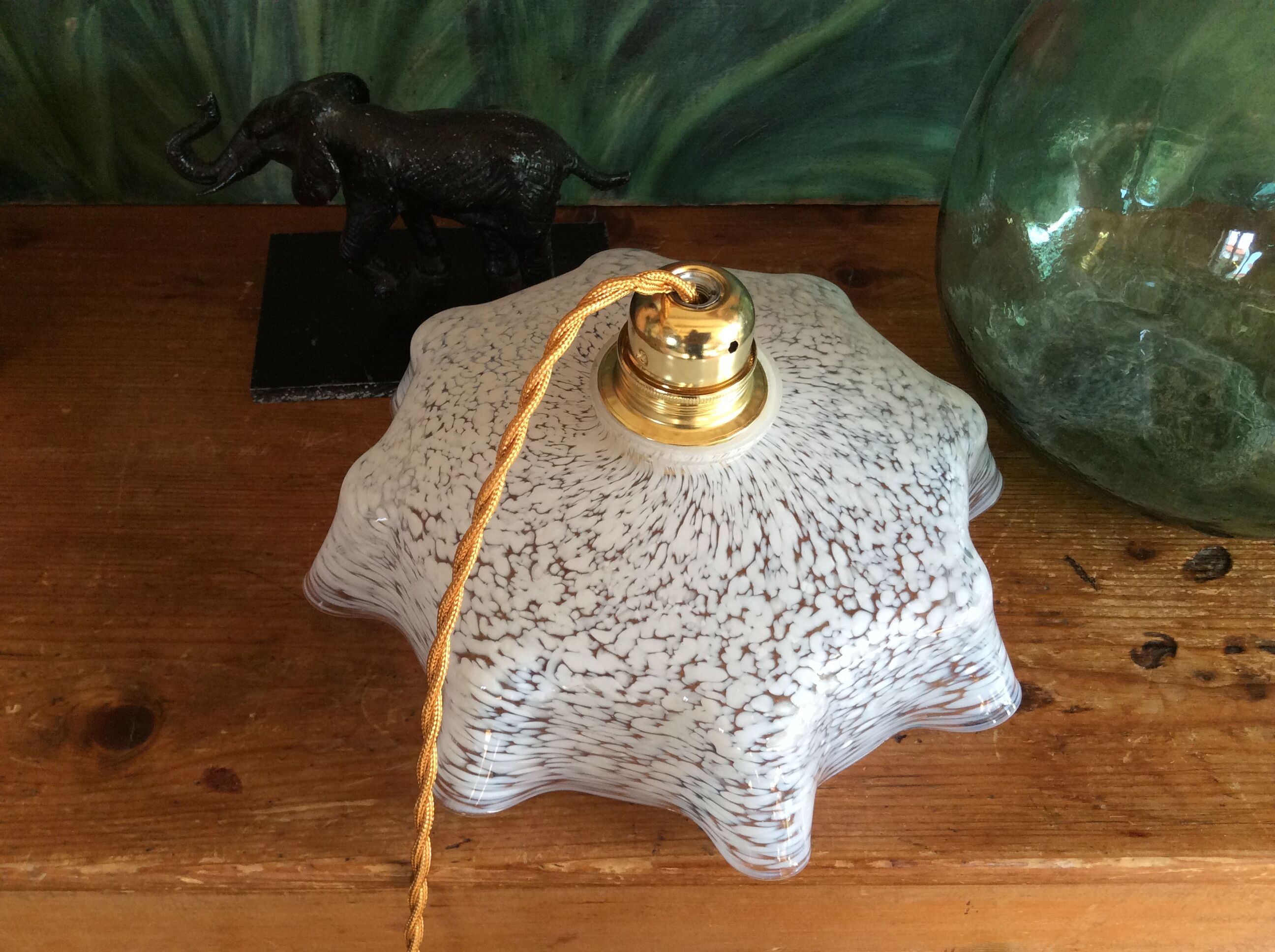 Clichy glass suspension