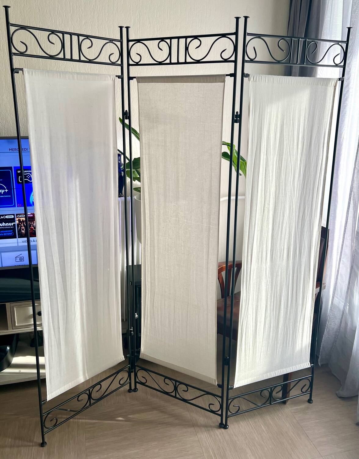 Wrought iron screen with 3 panels – very good condition