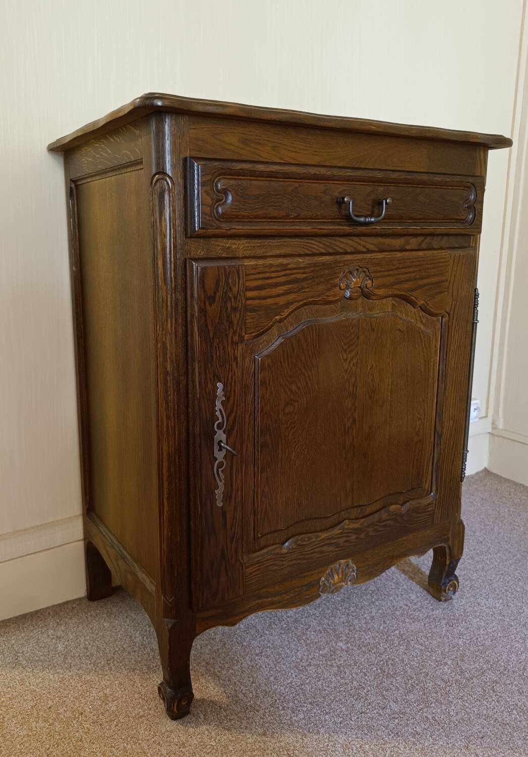 Petit buffet confiturier en bois massif vintage