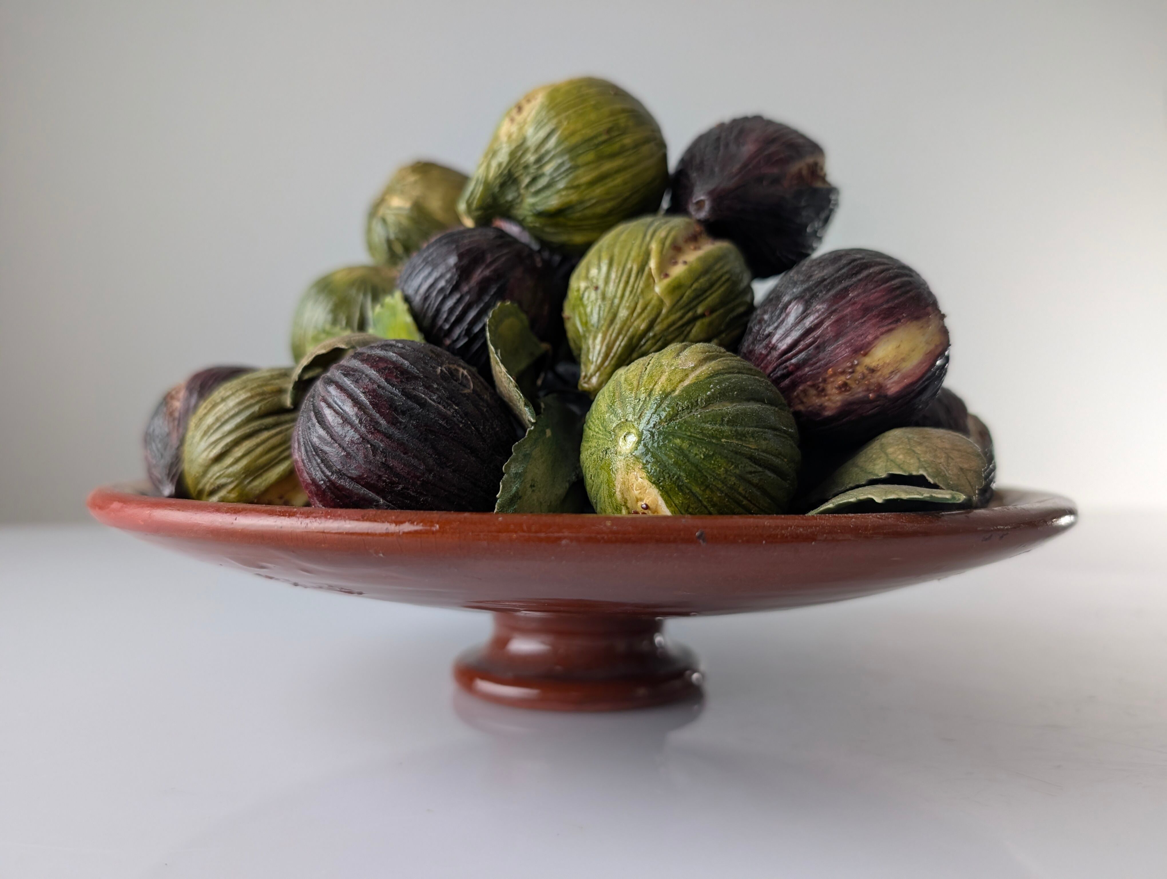 Trompe-l'œil fig plate in bread crumb ceramic, Andalusia, 1950s