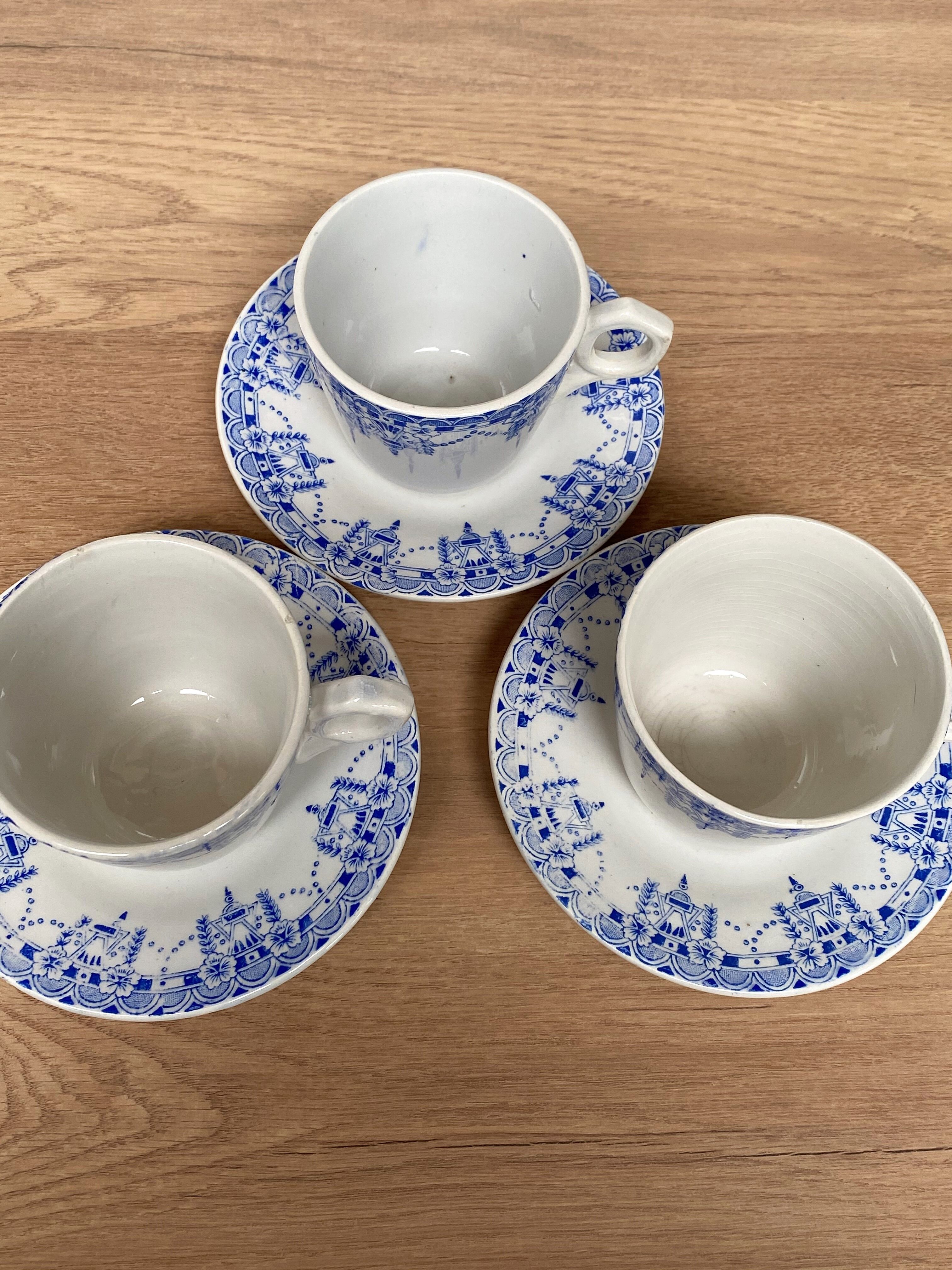 Set of 3 tea cups and their earthenware cups