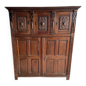 Armoire ancienne en bois - motifs