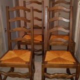 Chairs with straw seat
