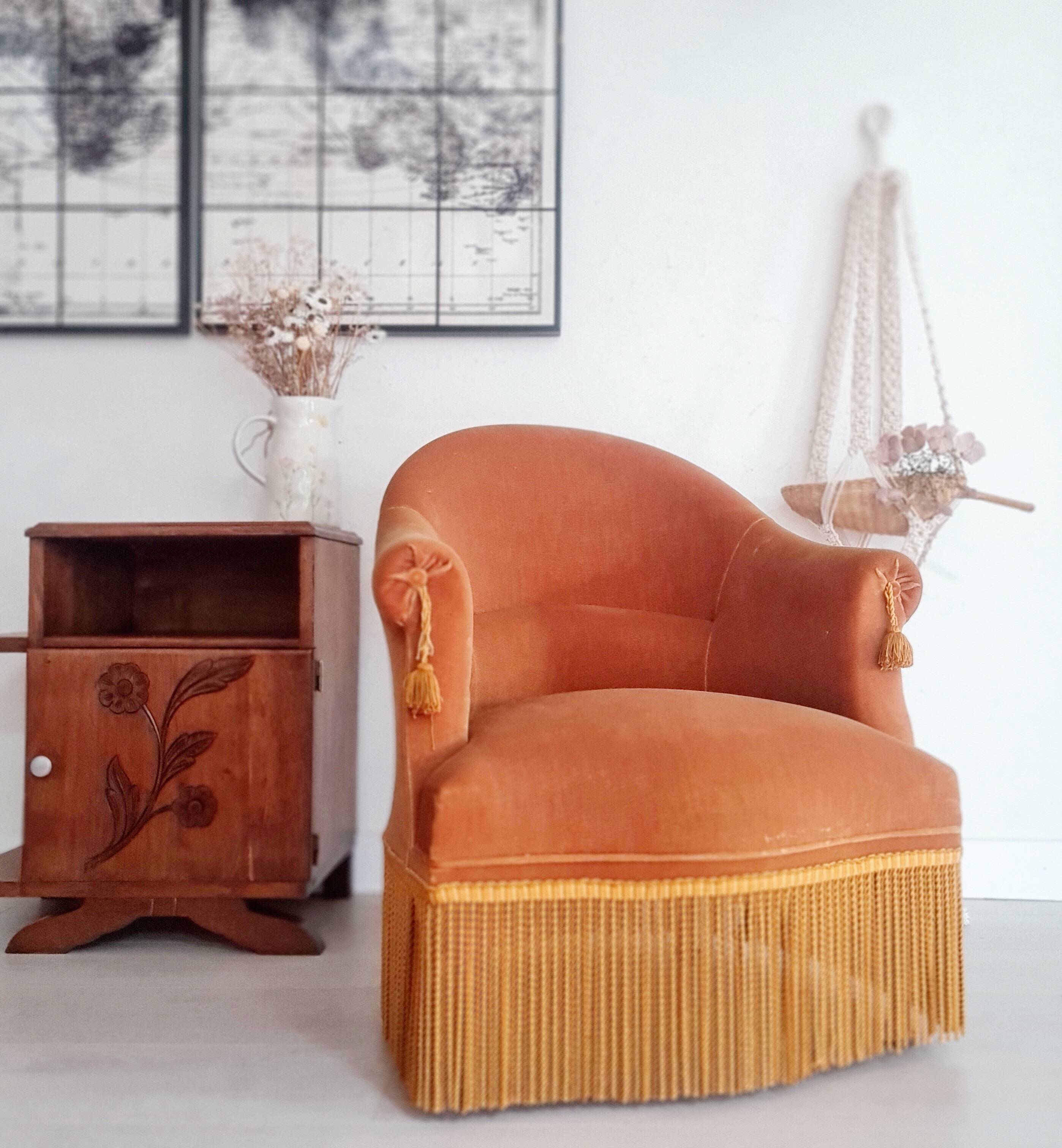 Toad armchair in gold velvet