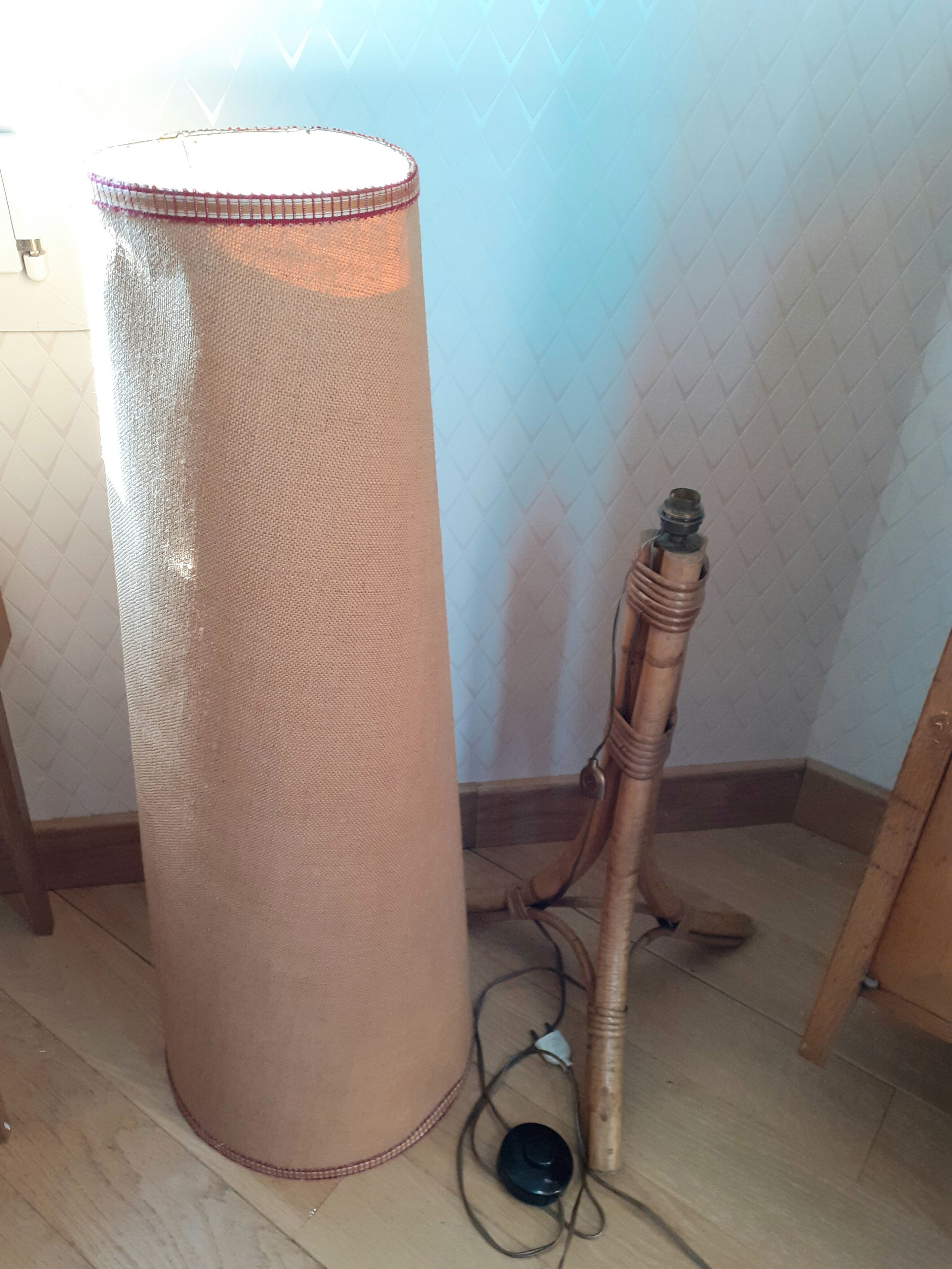 Lampadaire vintage pied en rotin