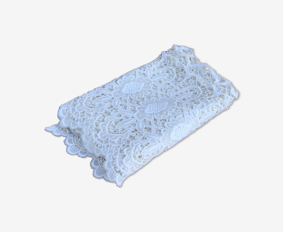 Chemin de table en dentelle fait main