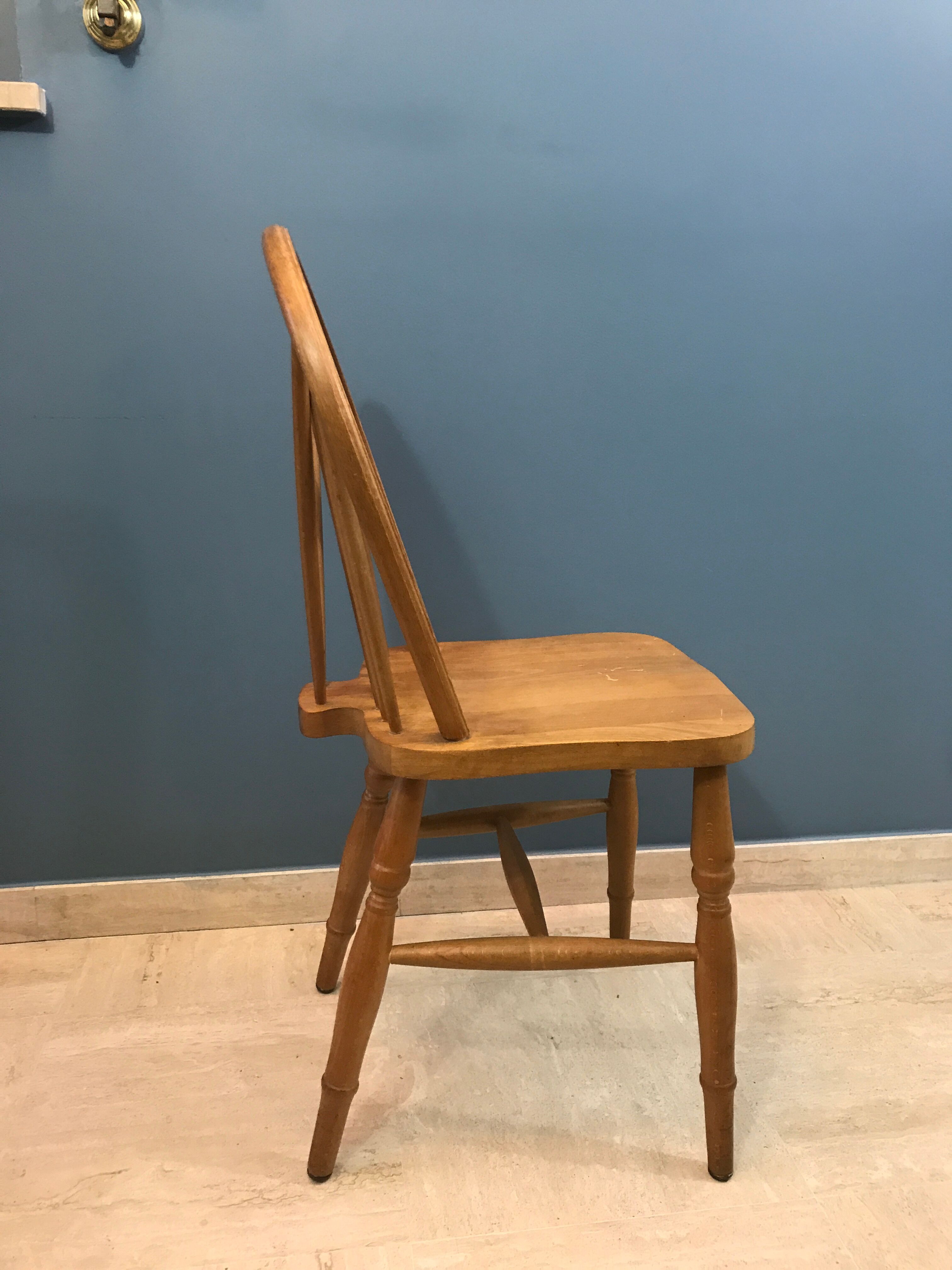 Chair Windsor Wheelback vintage solid wood