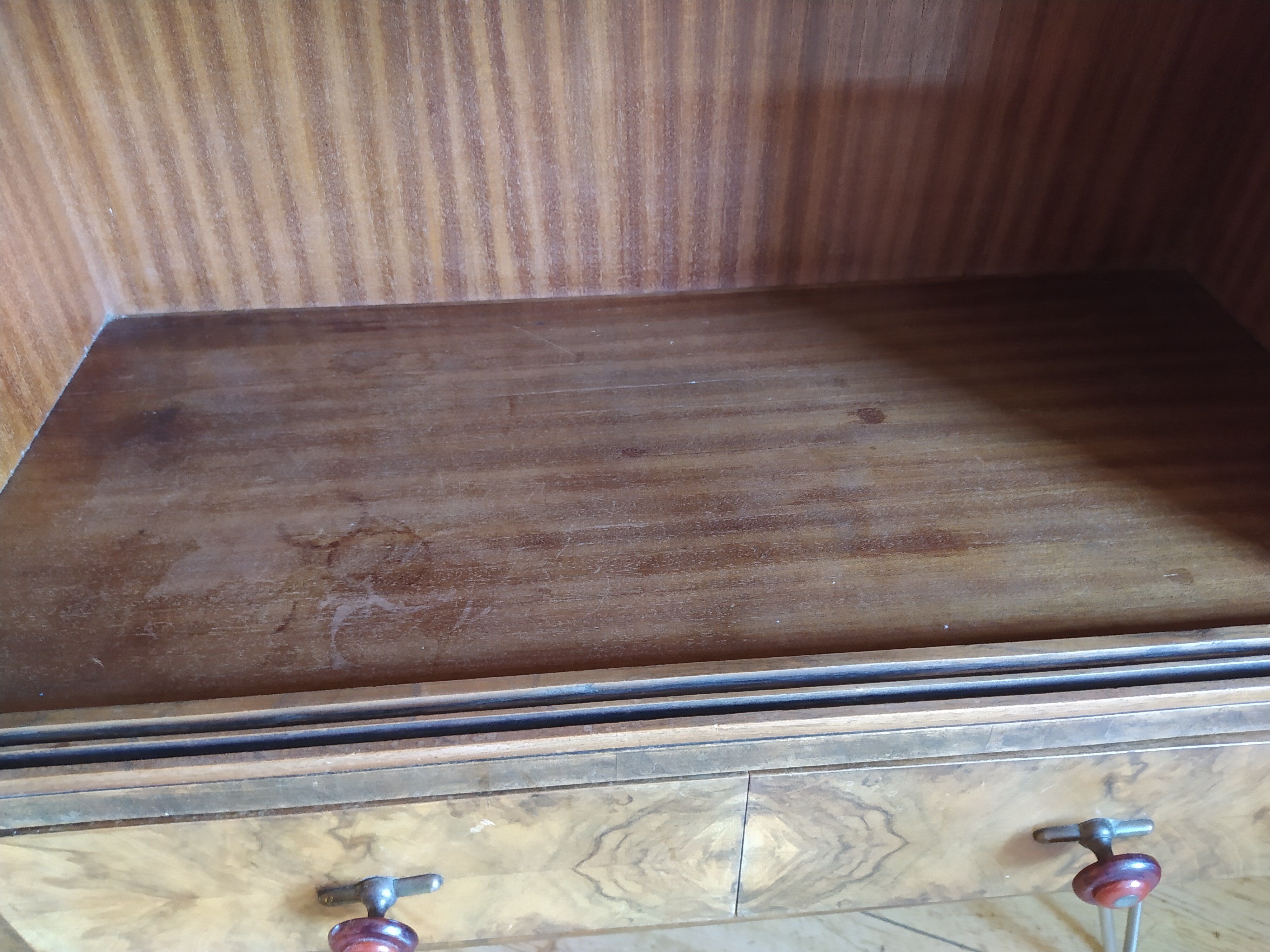Extra furniture with shop window