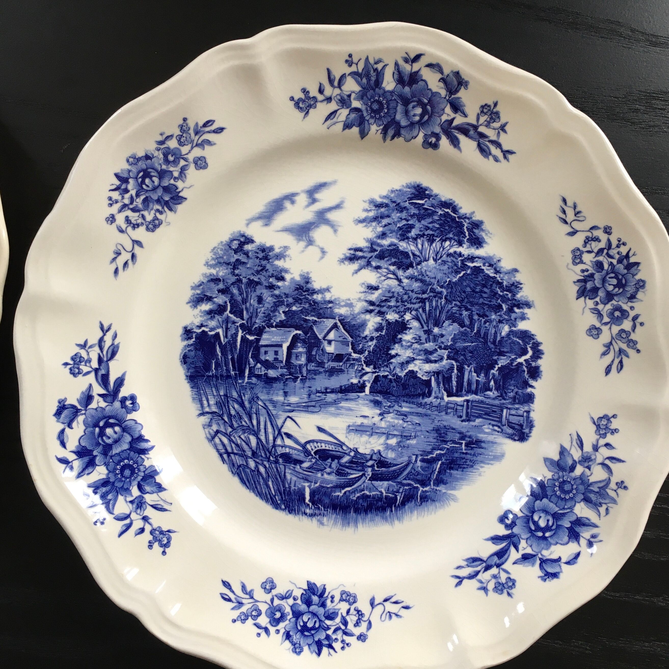 Set of 2 Romantic blue decorative plates