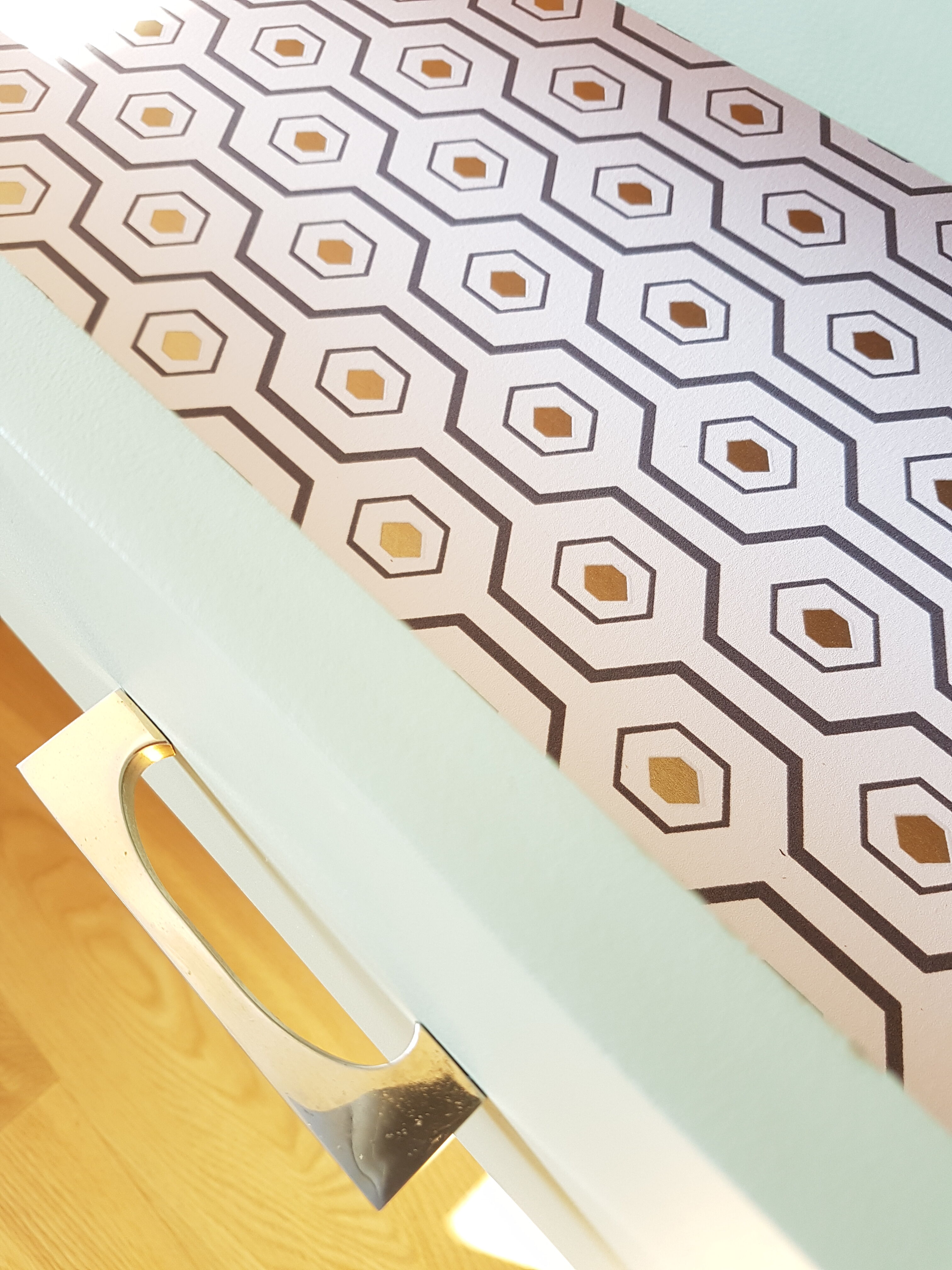 Commode vintage pieds fuseaux
