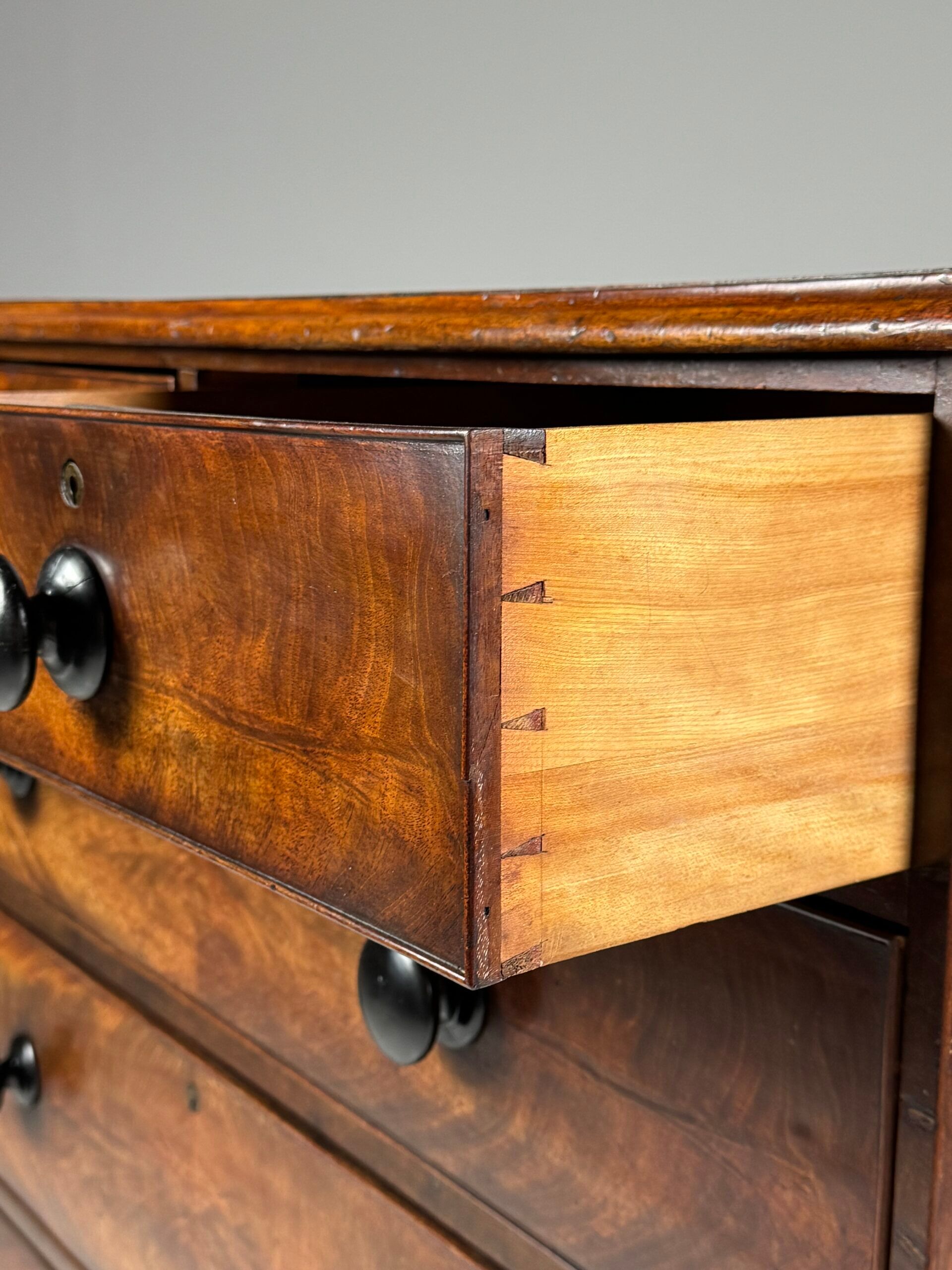 Commode en acajou, 19ème siècle
