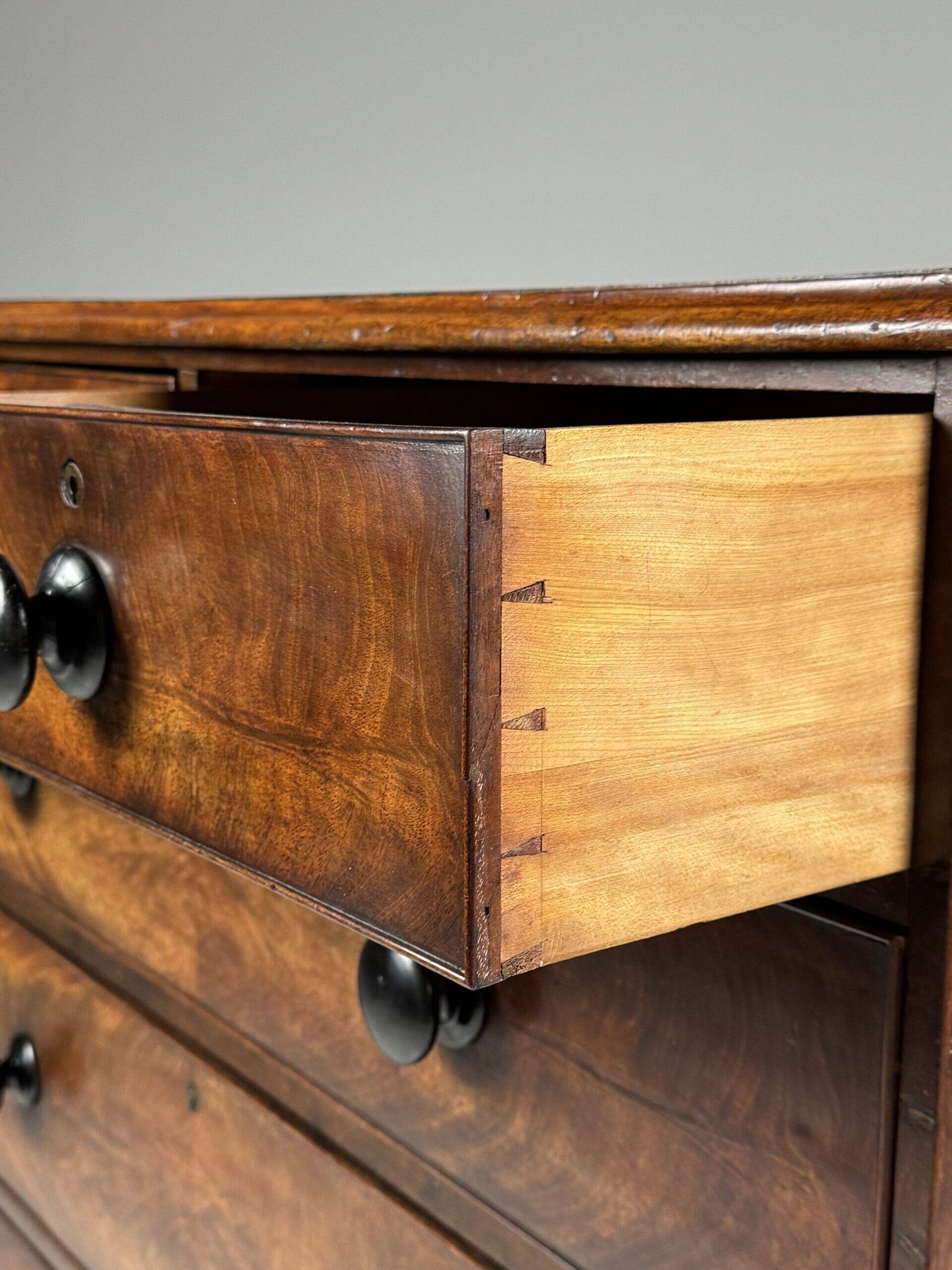 Commode en acajou, 19ème siècle
