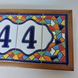 Enamelled ceramic number plate