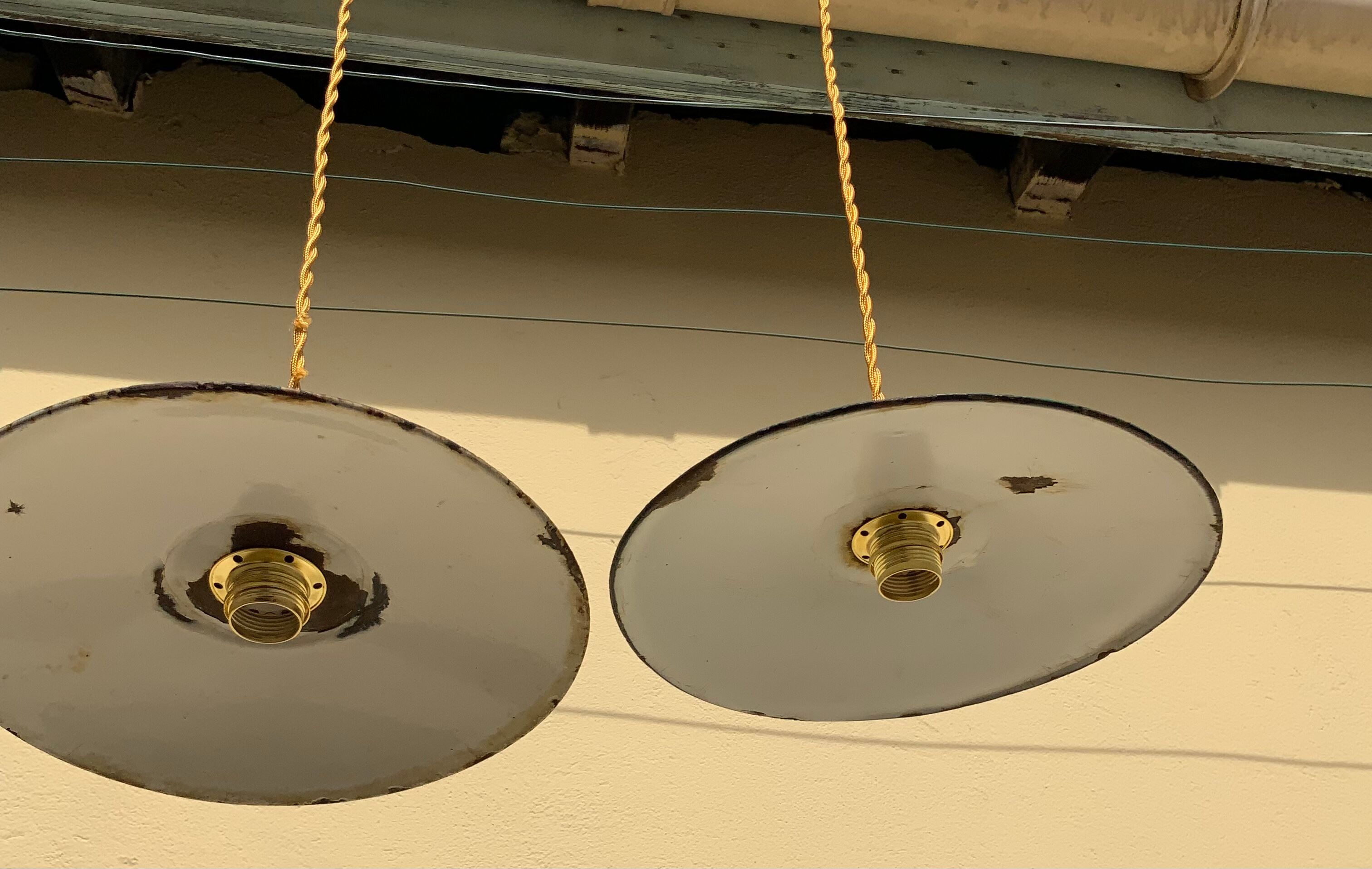 Three Suspensions enamelled sheet green and white golden threads brass socket