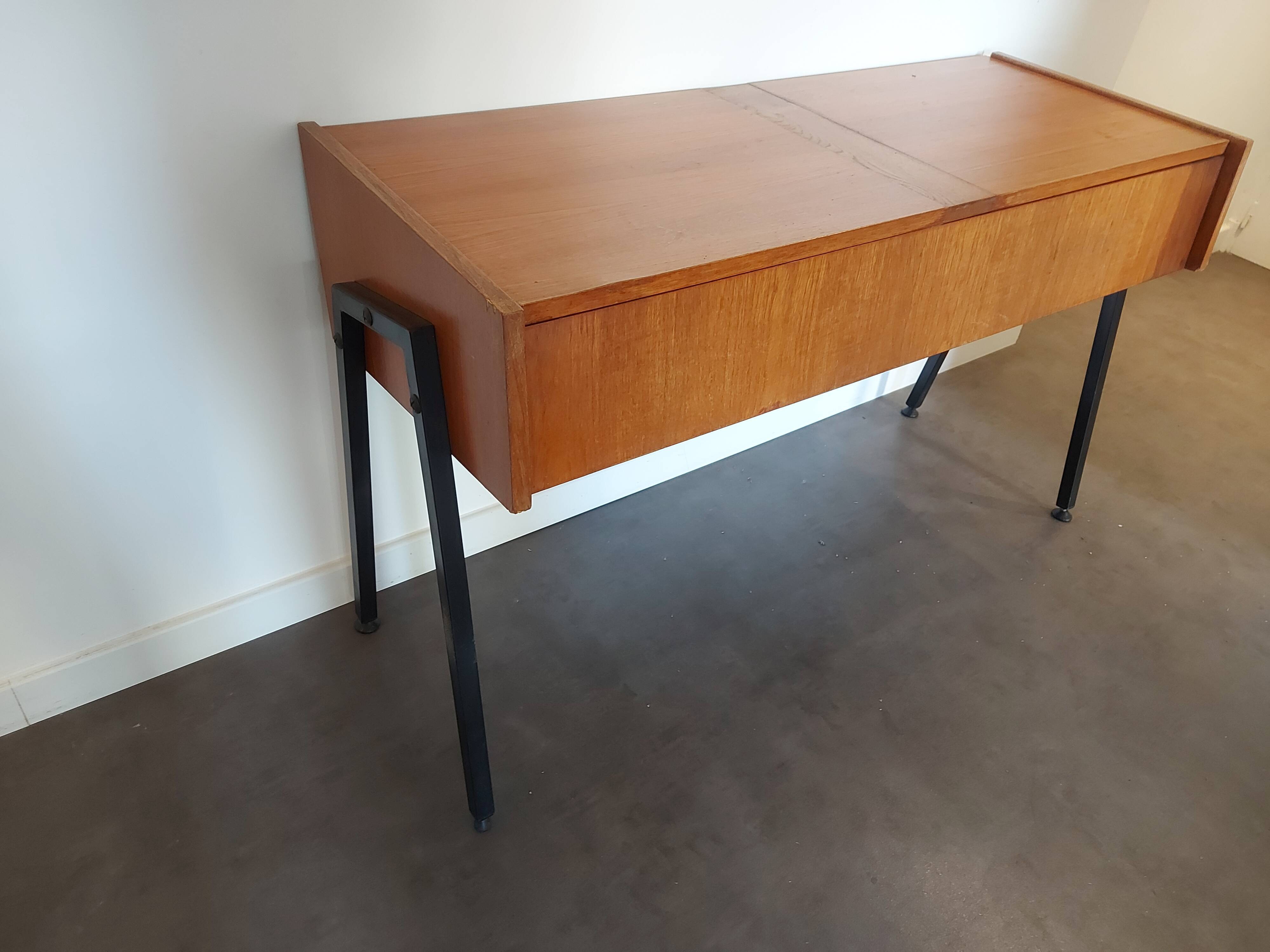 Console design 50'S