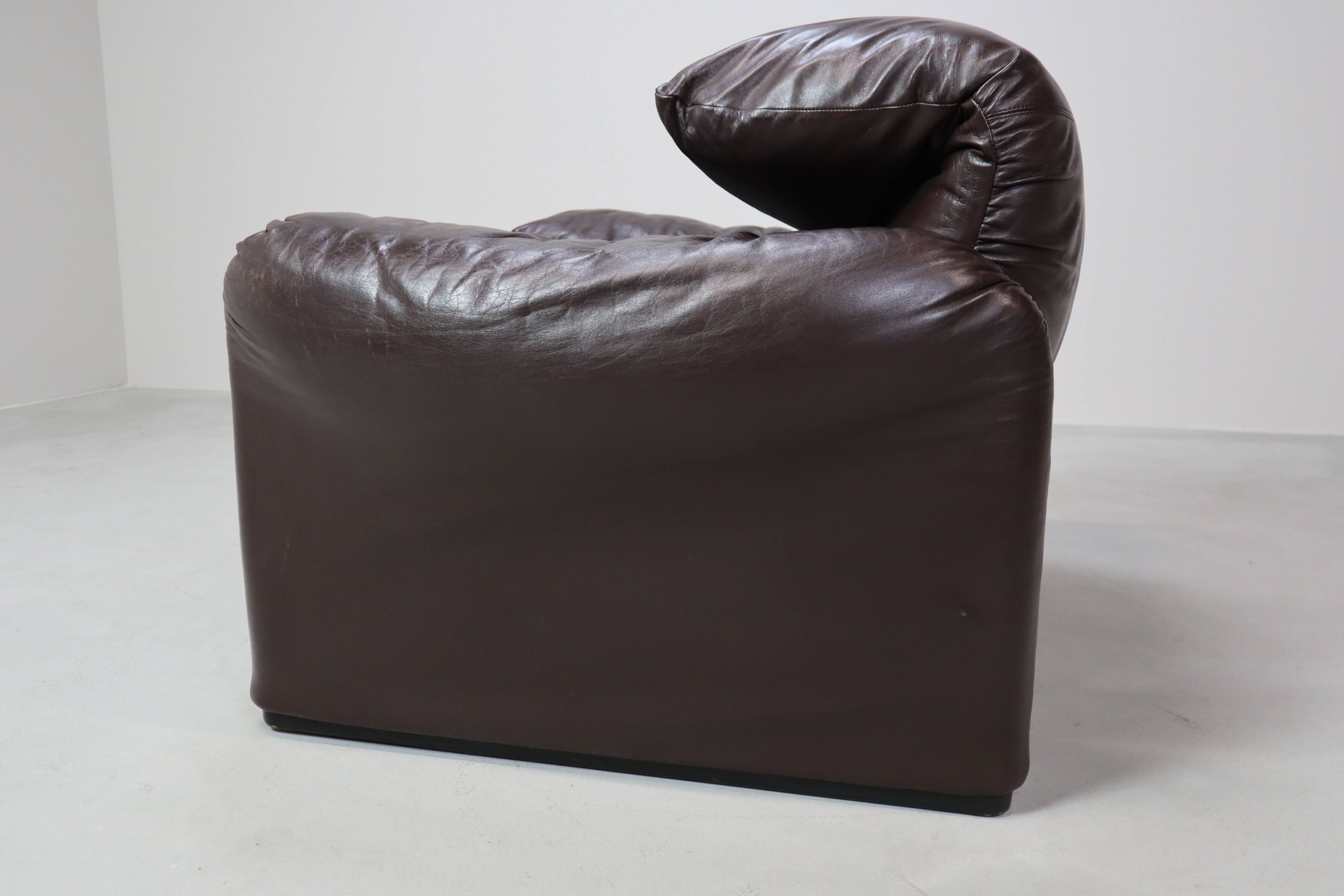 Pair of Maralunga leather armchairs by Vico Magistretti for Cassina, 1974