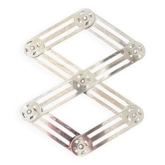 1950s metal trivet
