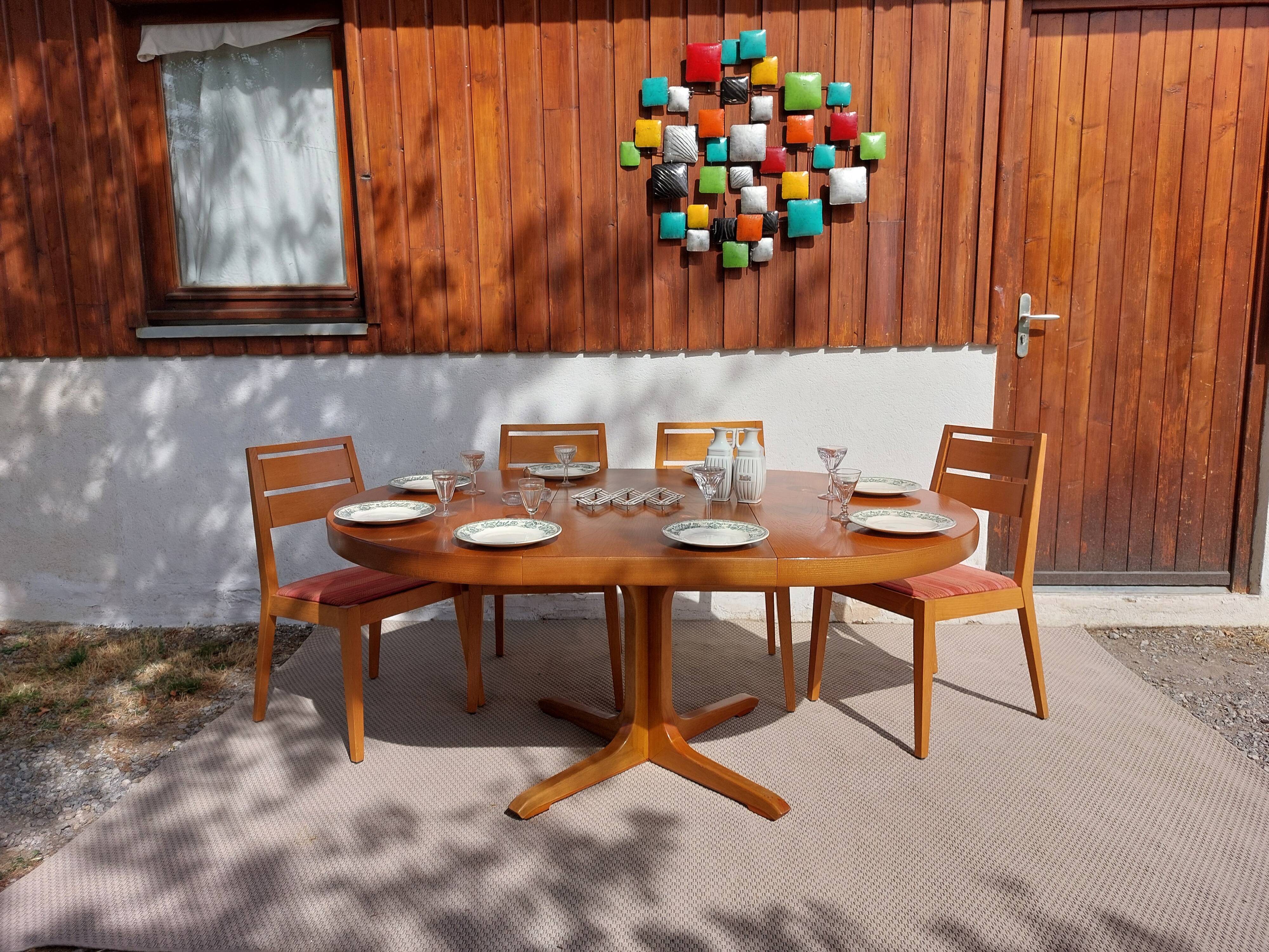 round or oval table with extension, central leg, vintage Baumann design