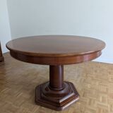 Round table with extendable central leg