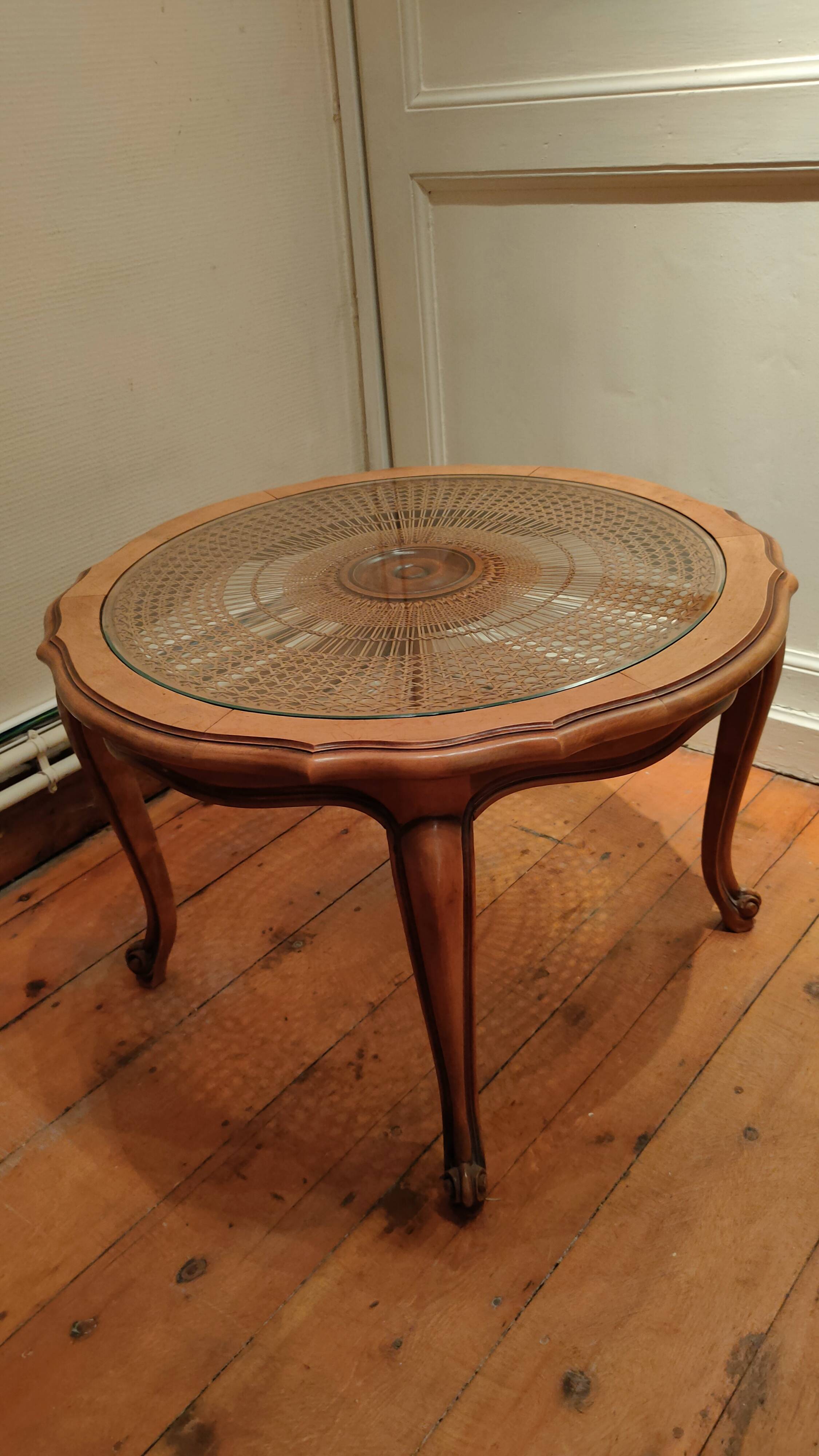 Table basse bois et cannage plateau verre