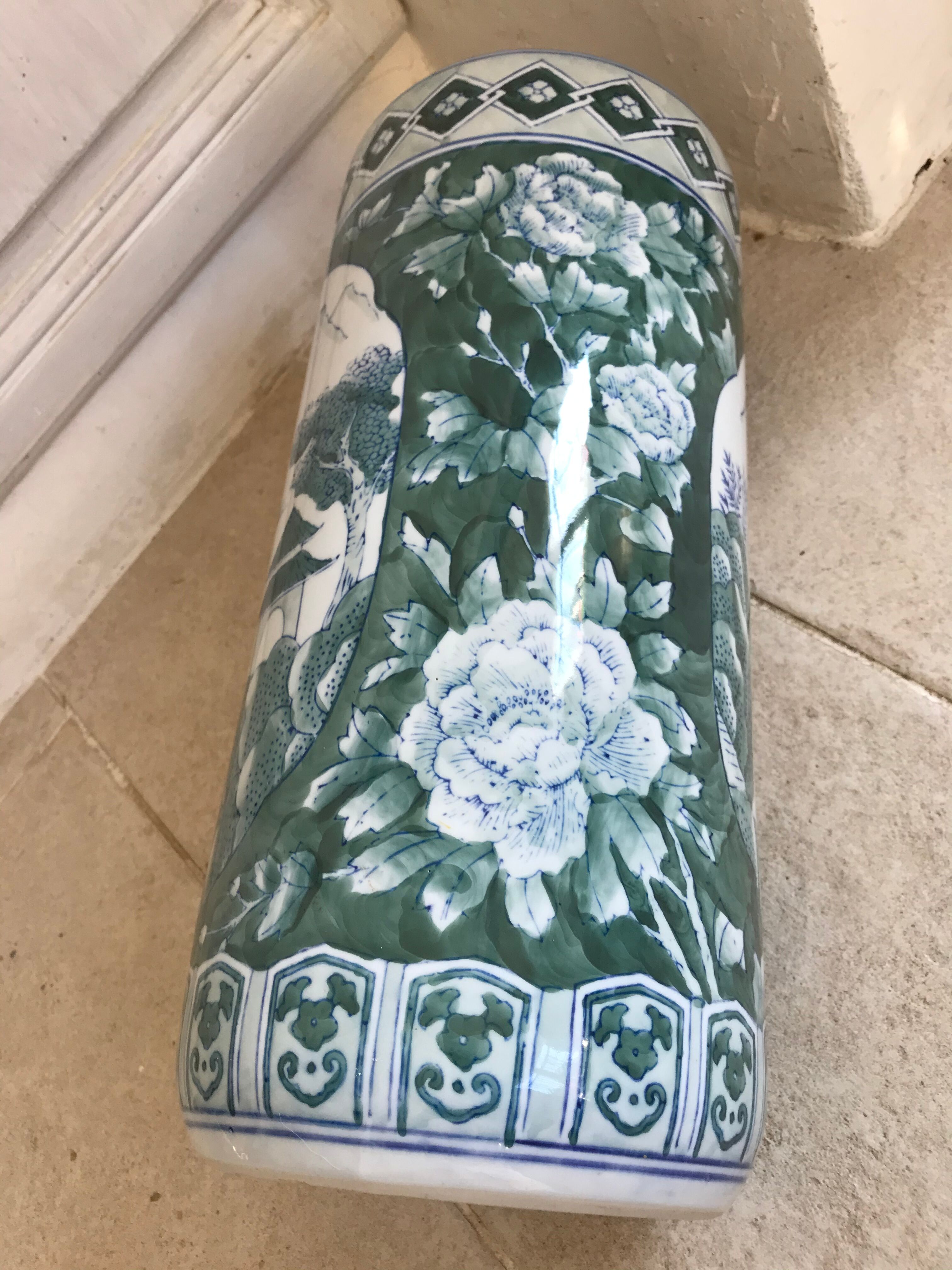 Porcelain roller umbrella holder