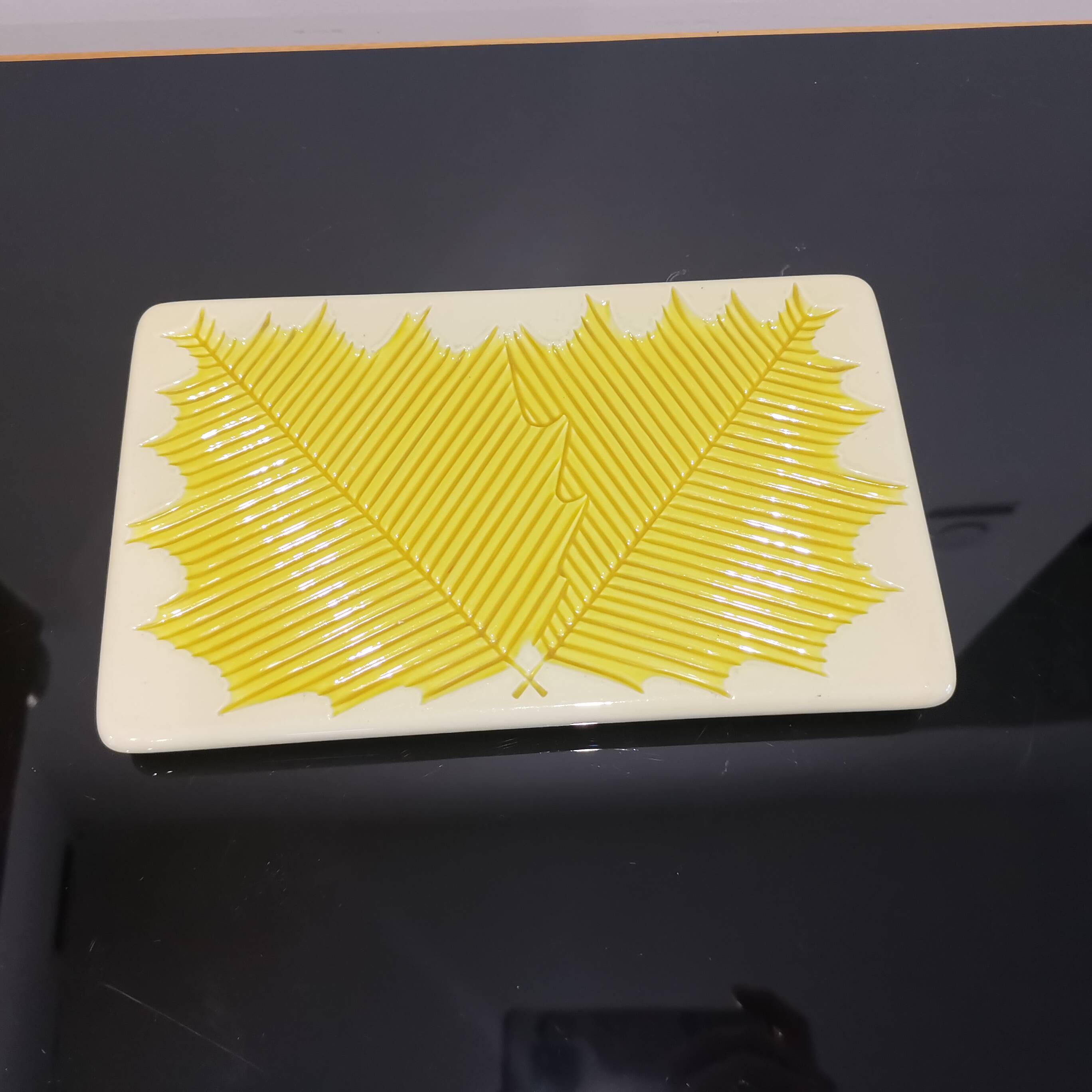 OLD CERAMIC TRIVET DECORATED WITH VERCERAM LEAVES 60'S