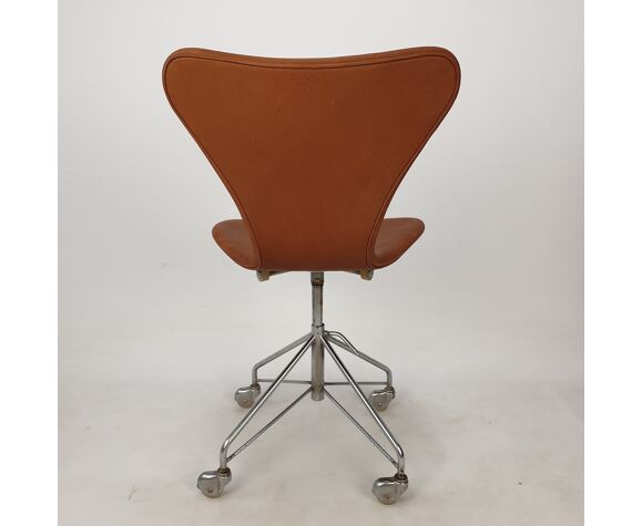 Arne Jacobsen 3117 swivel desk chair by Fritz Hansen, 1960 | Selency