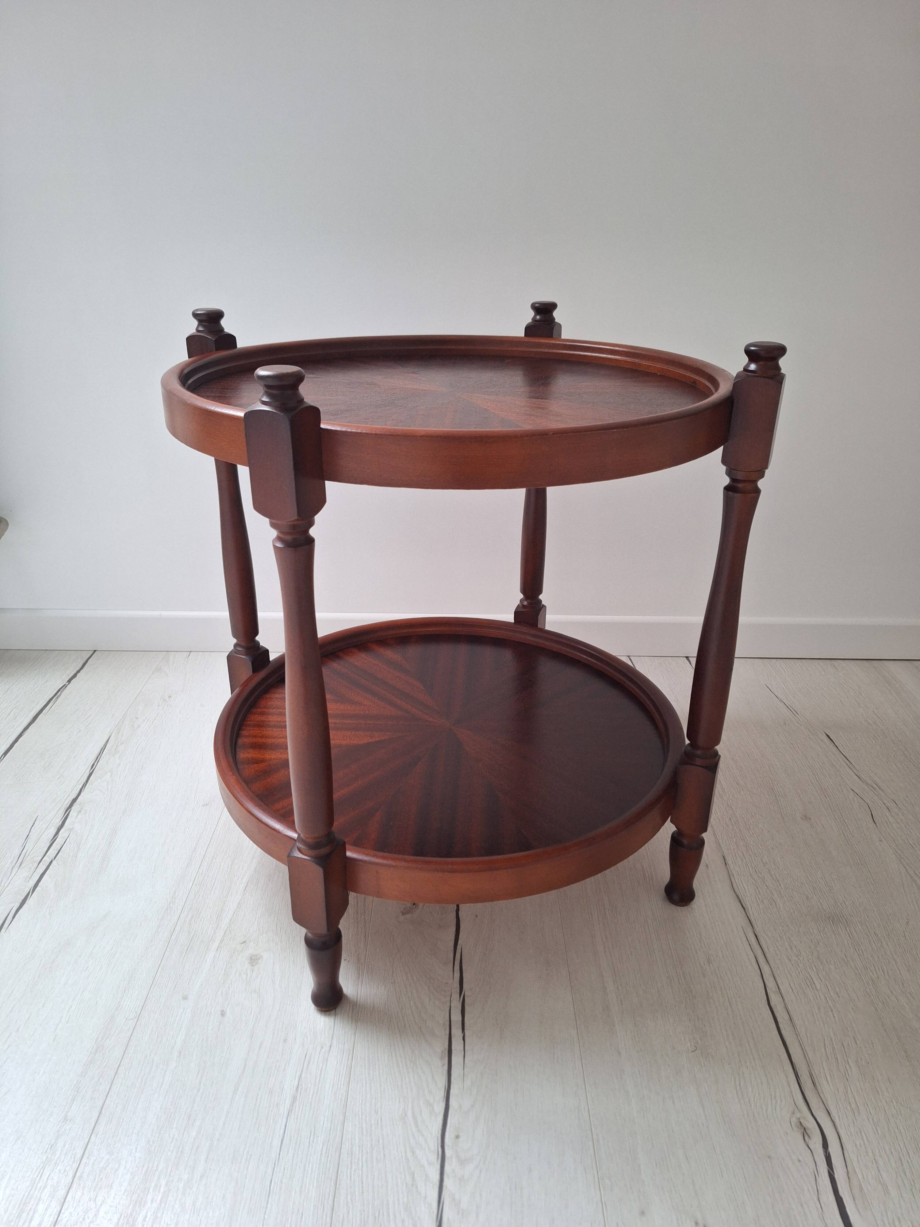 Coffee table / Side table / Round wooden end table