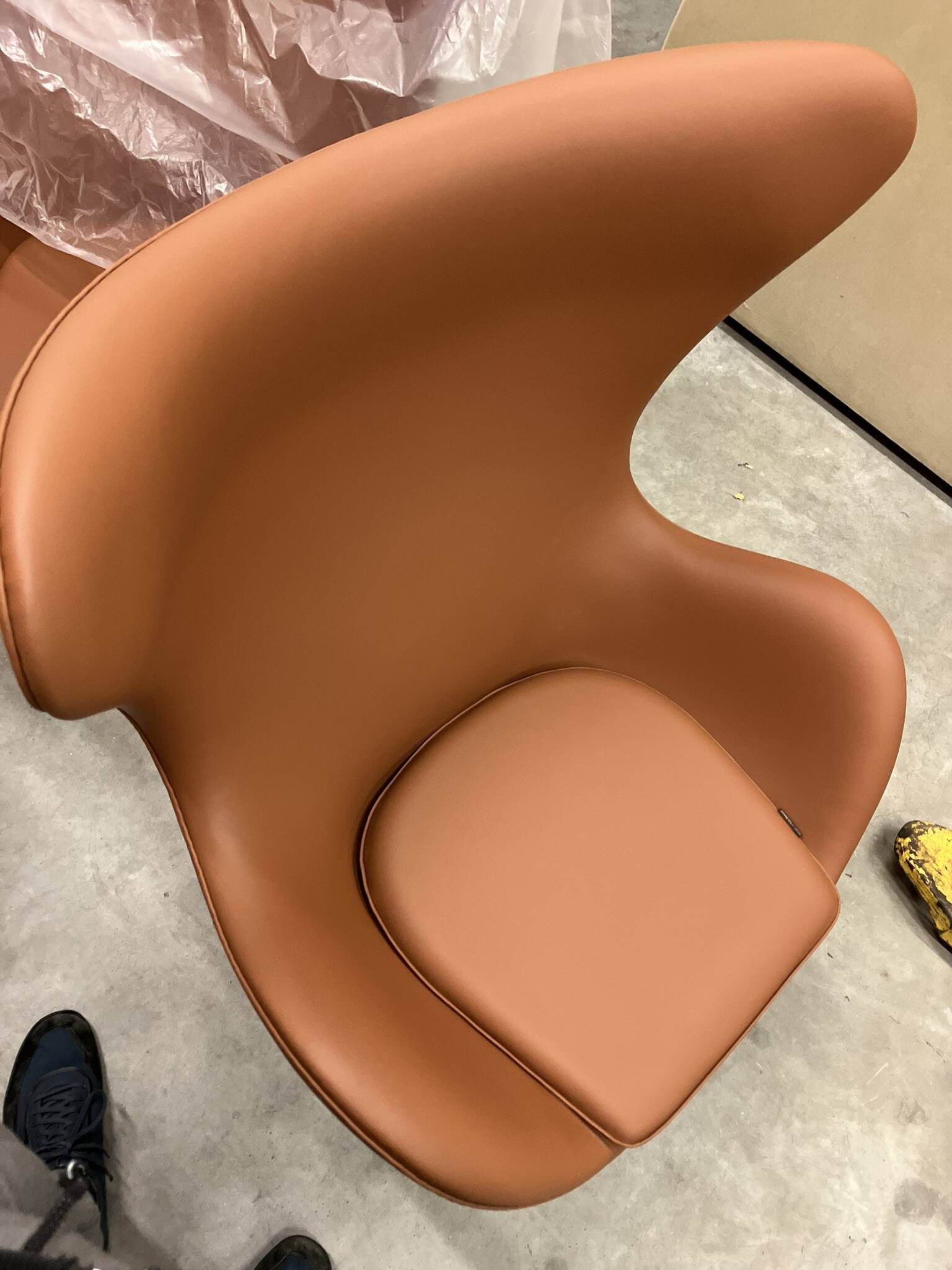 2x Fritz Hansen Egg chair by Arne Jacobsen in Cognac leather, new condition!